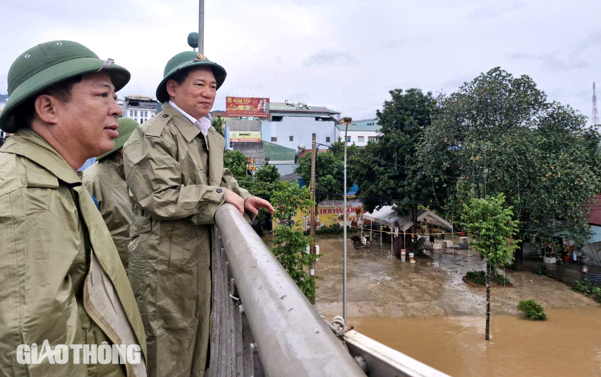 Cần kịp thời cứu chữa người bị thương, tìm kiếm người mất tích ở Cao Bằng- Ảnh 1.