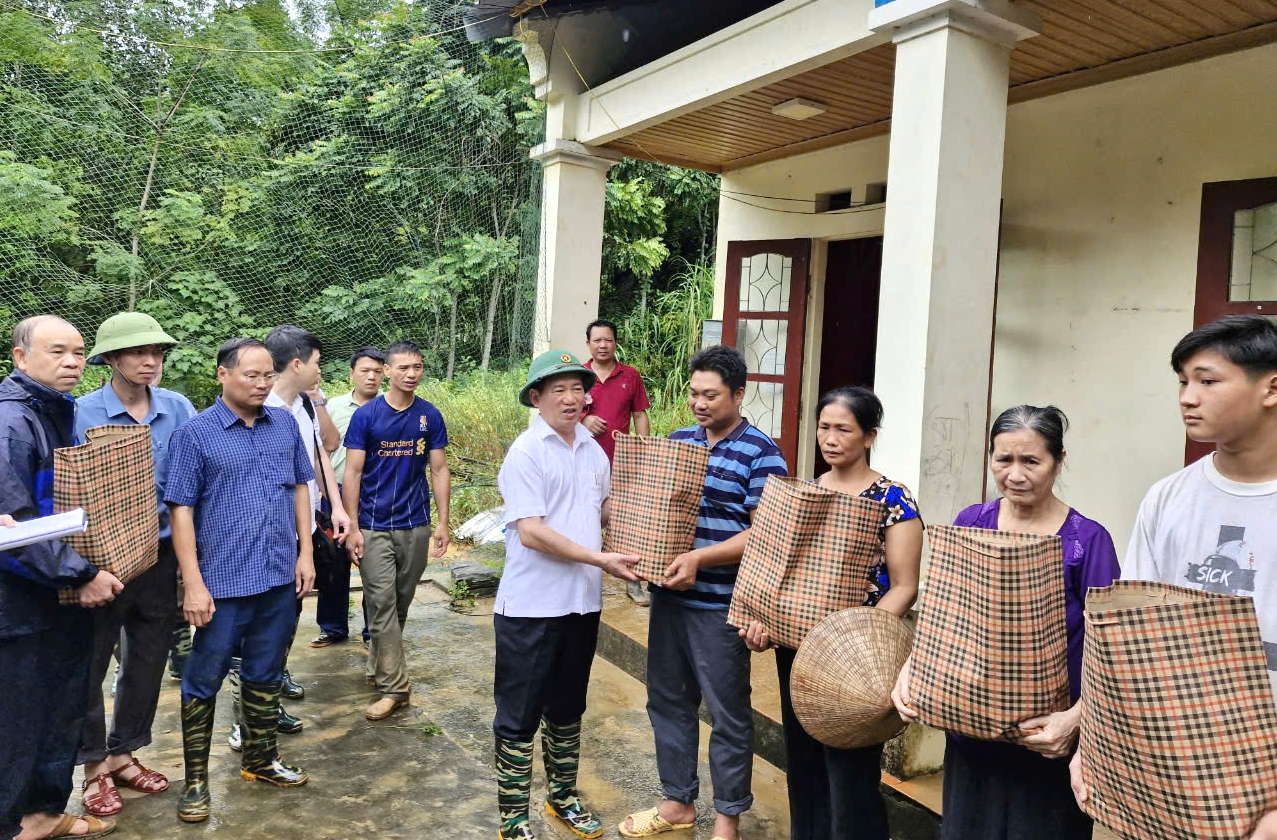 Phó thủ tướng Hồ Đức Phớc kiểm tra công tác khắc phục hậu quả mưa lũ tại Bắc Kạn- Ảnh 1.