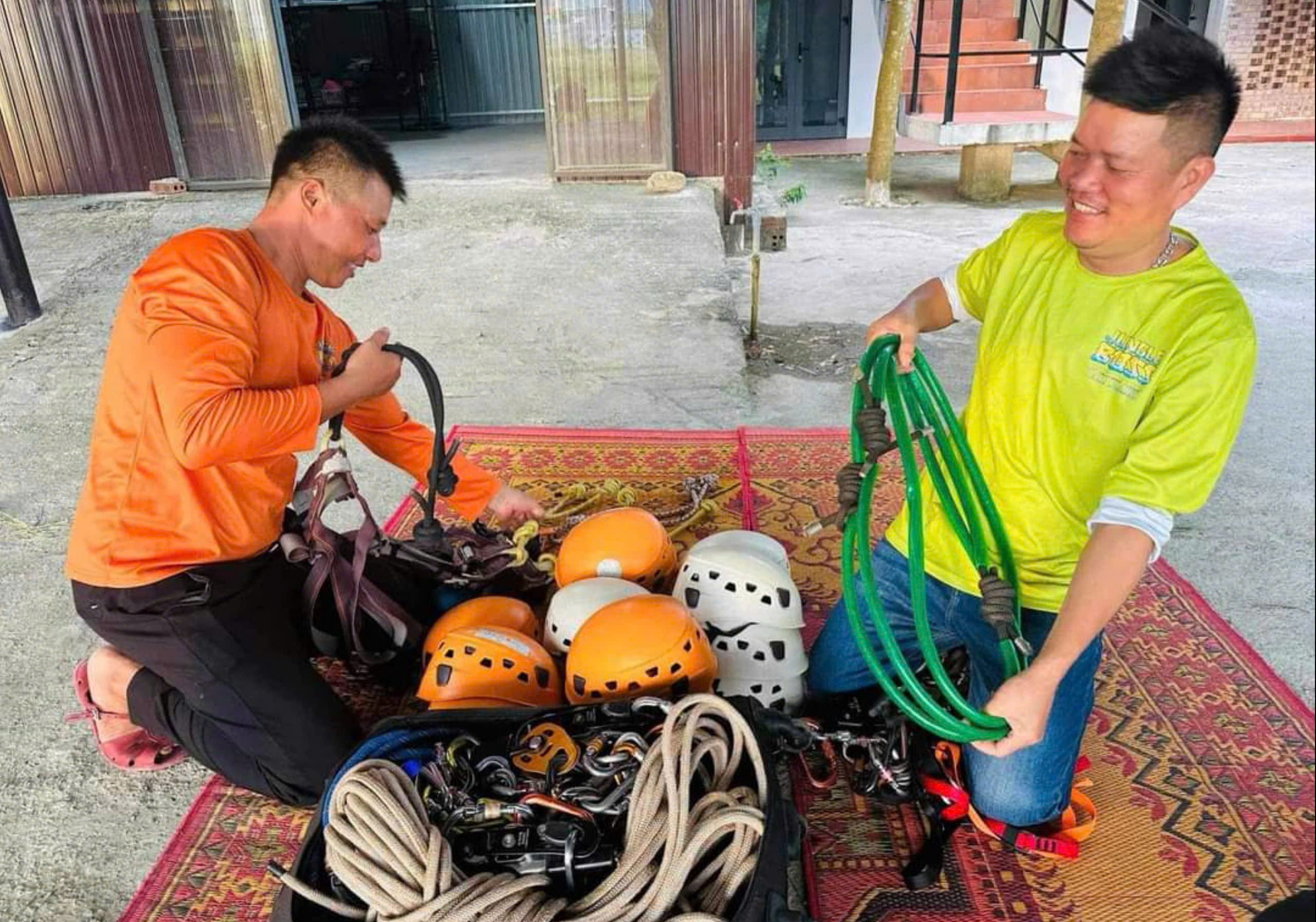 Thanh niên tình nguyện khắp nơi hỗ trợ Hải Phòng khắc phục hậu quả bão số 3- Ảnh 8.