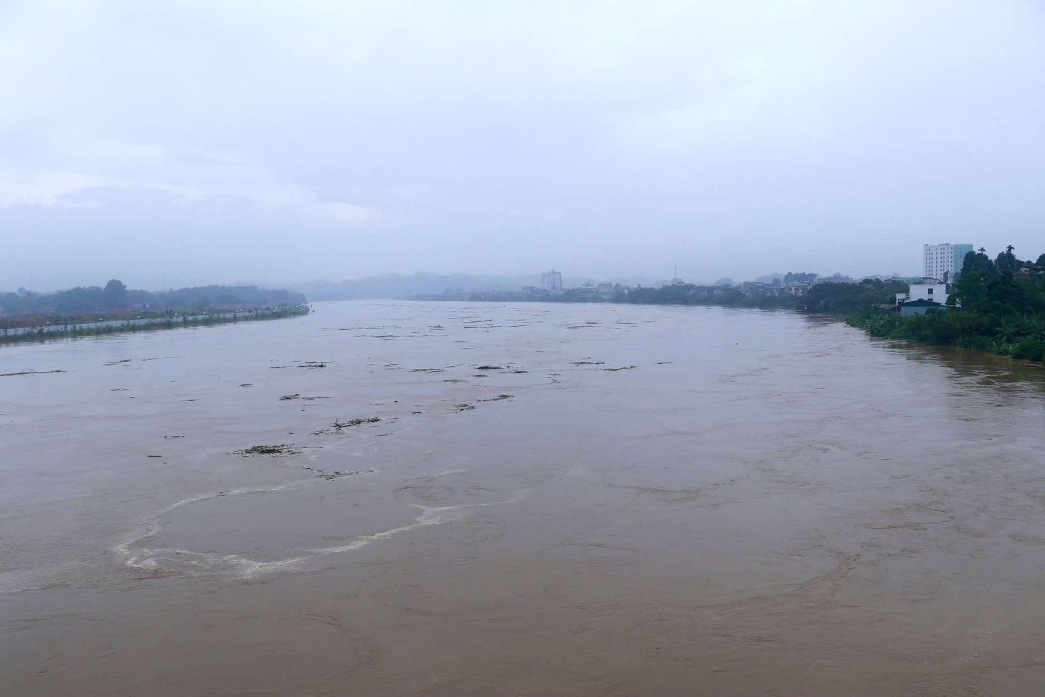 Hà Nội ban hành công điện khẩn, tập trung ứng phó với lũ lớn trên các sông- Ảnh 1.