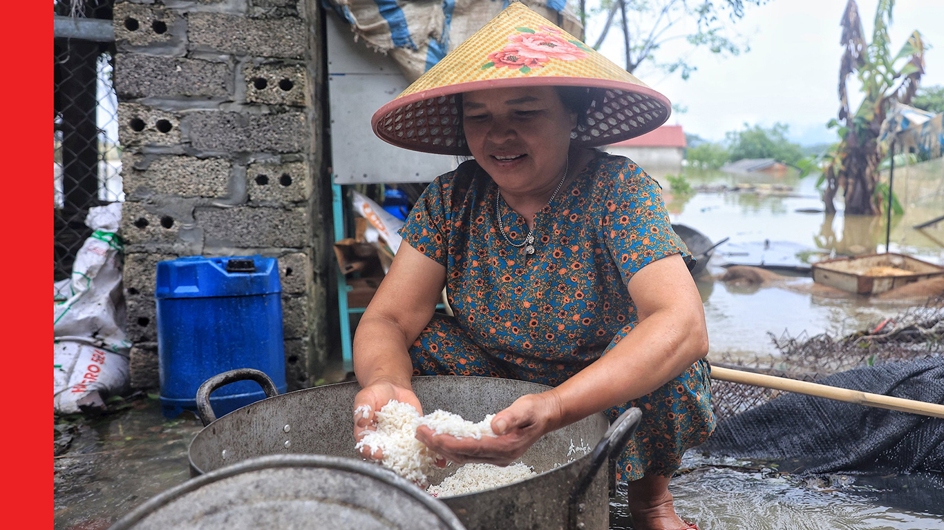 Nước tràn đê sông Bùi, nhiều nhà ở Chương Mỹ ngập ngang mái- Ảnh 8.