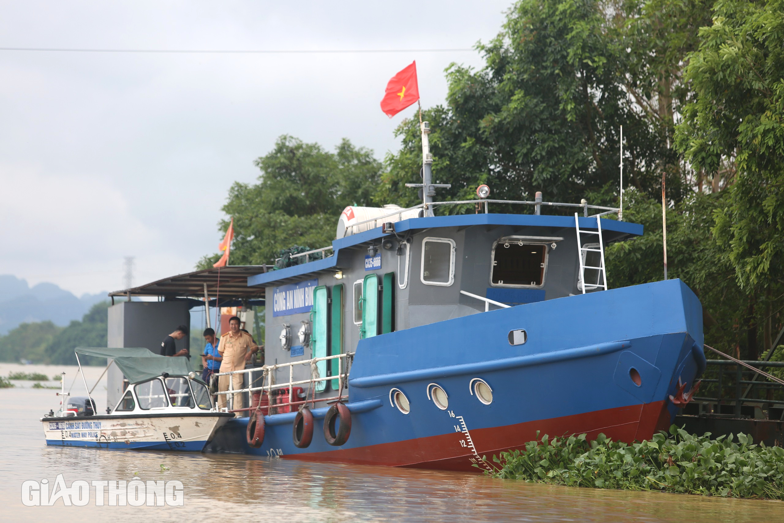 Ninh Bình: 700 hộ bị cô lập, người dân lên mái nhà nhìn nước dâng- Ảnh 28.