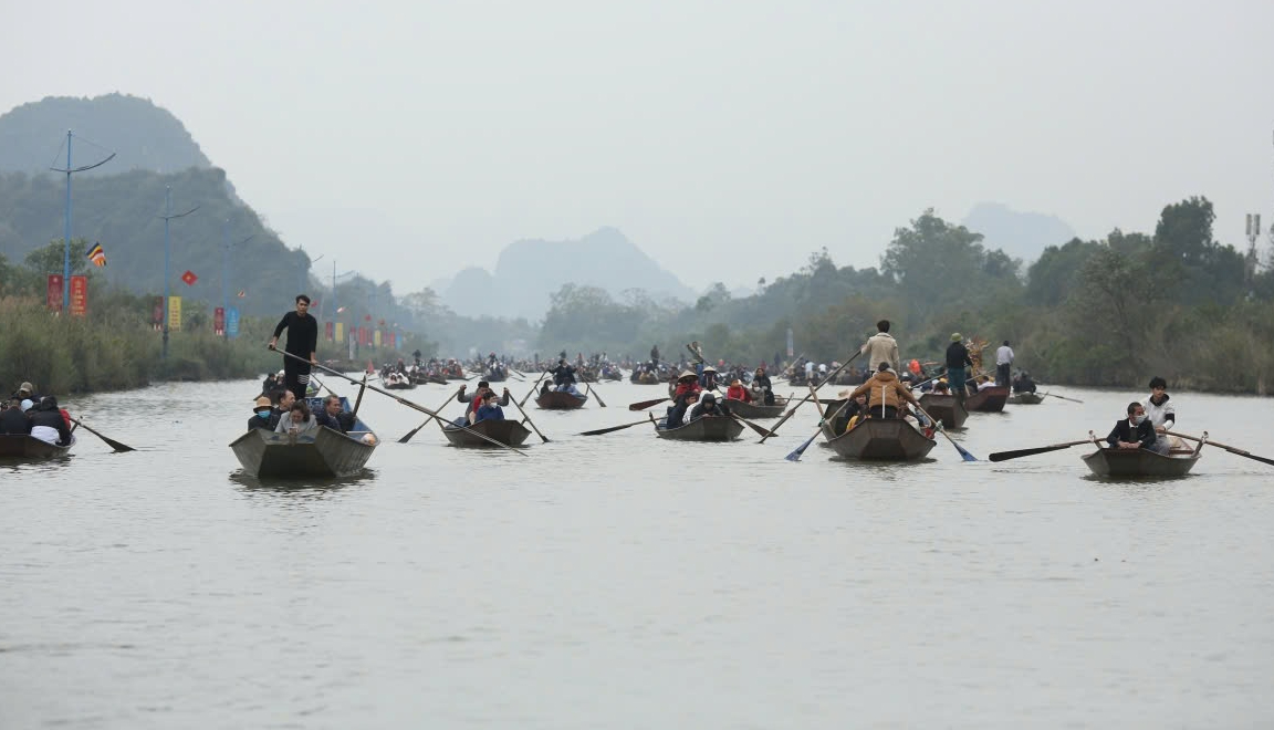 Hà Nội: Cấm tàu thuyền hoạt động trên nhiều tuyến đường thủy- Ảnh 1.