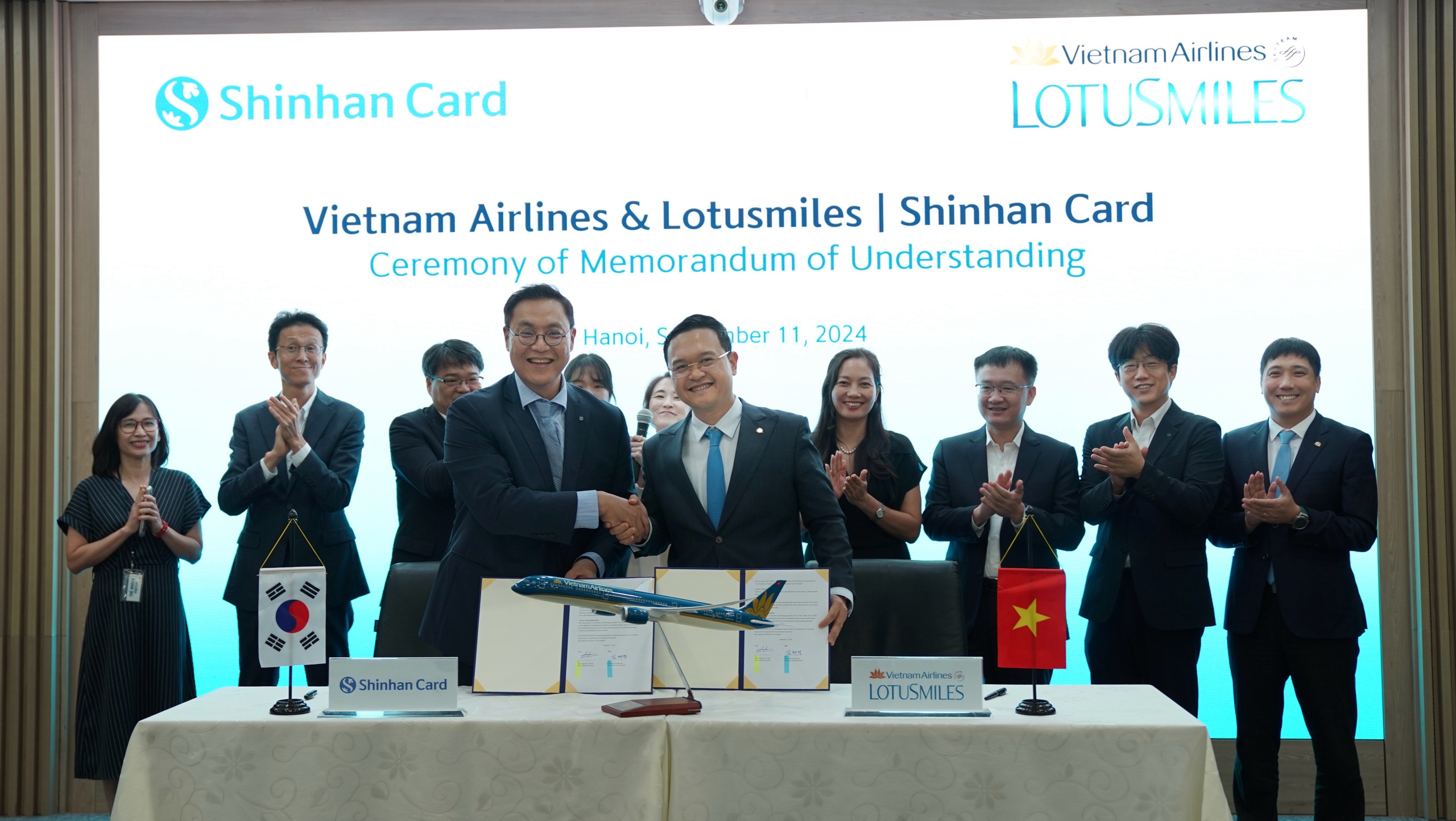 Vietnam Airlines "bắt tay" Shinhan Card phát hành thẻ đồng thương hiệu- Ảnh 1.