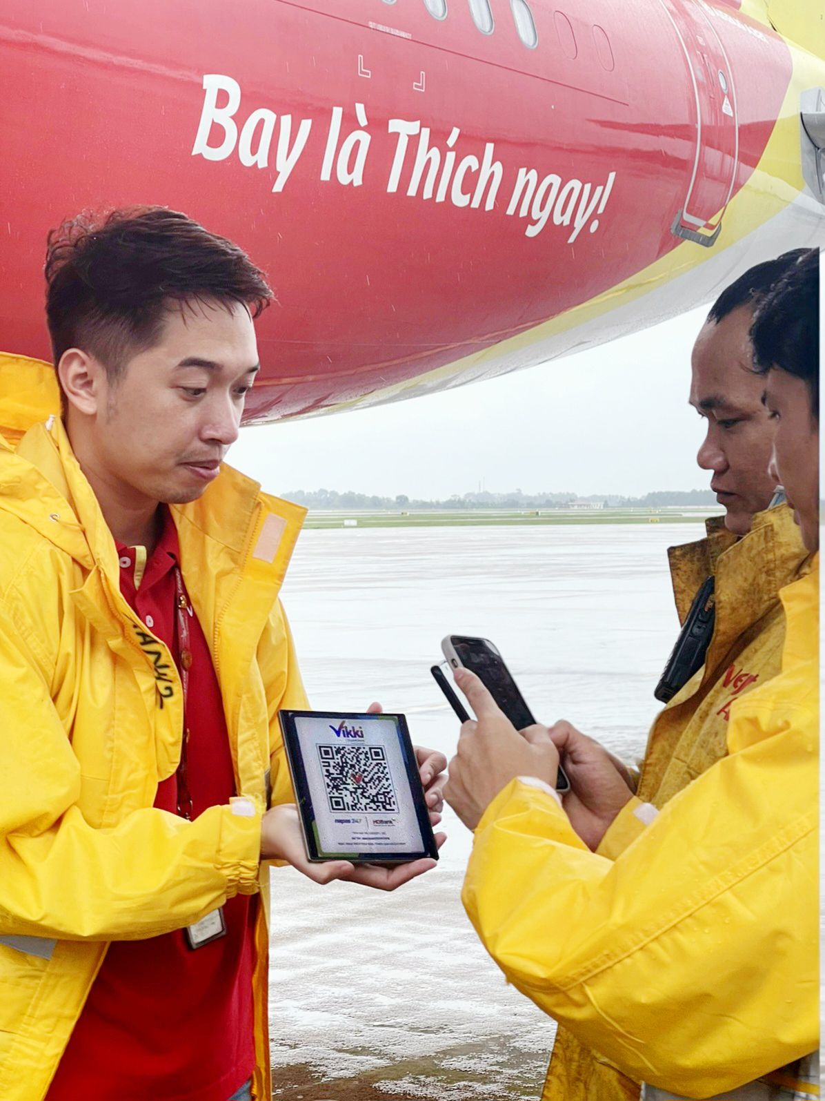 Vietjet chung tay ủng hộ người dân vùng lũ- Ảnh 2.