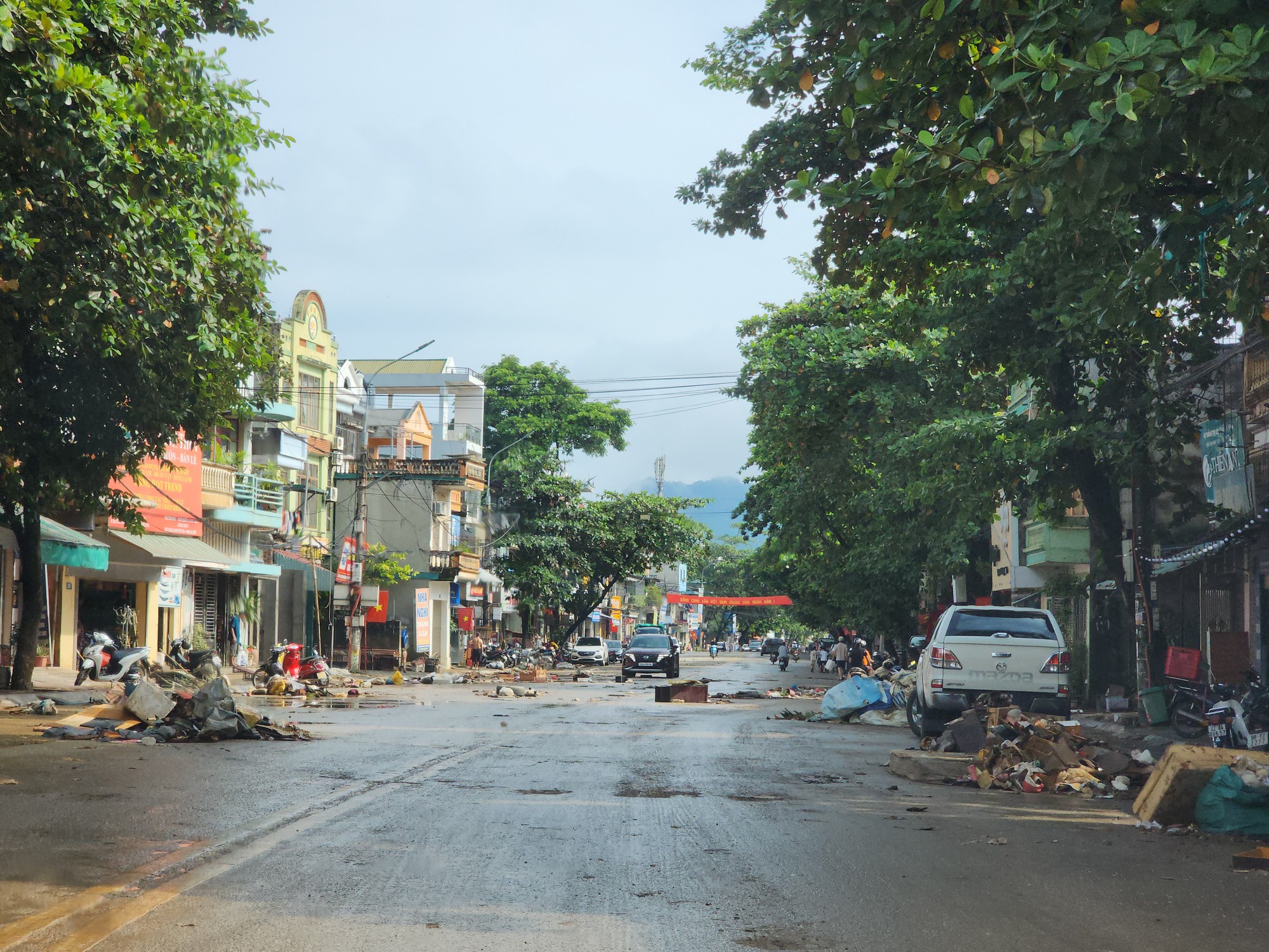 Tuyên Quang: Lũ rút, người dân tất bật dọn nhà, vệ sinh khu phố- Ảnh 12.