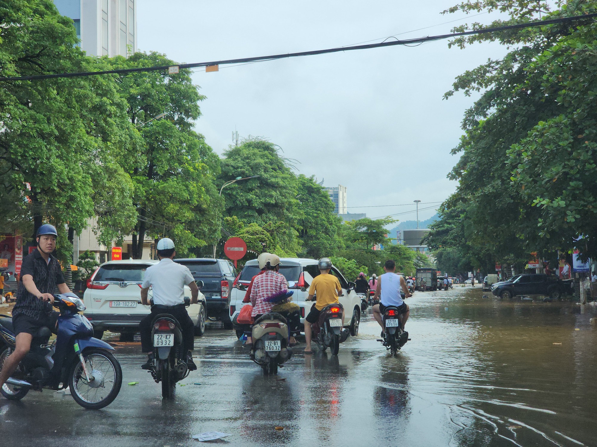 Tuyên Quang: Lũ rút, người dân tất bật dọn nhà, vệ sinh khu phố- Ảnh 14.