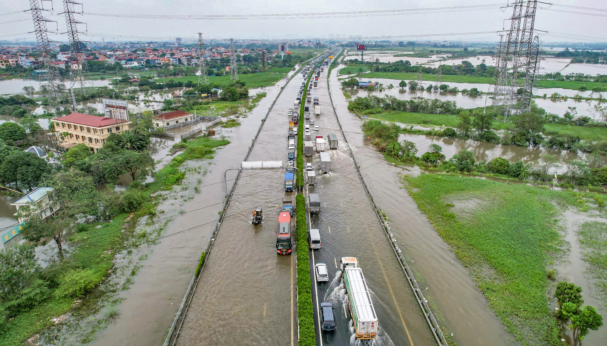 Khi nào xe ô tô 4 chỗ có thể lưu thông trở lại trên cao tốc Pháp Vân - Cầu Giẽ?- Ảnh 1.