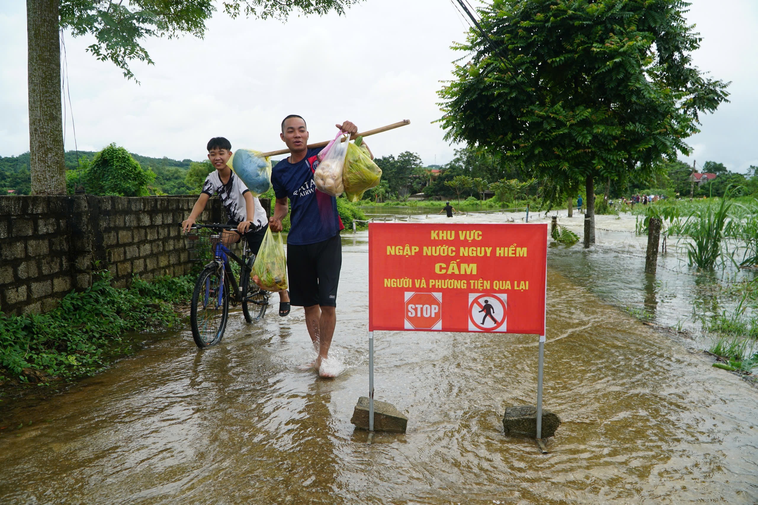 Lũ trên sông Bưởi dâng cao, hơn 200 nhà dân ở Thanh Hóa bị ngập- Ảnh 6.