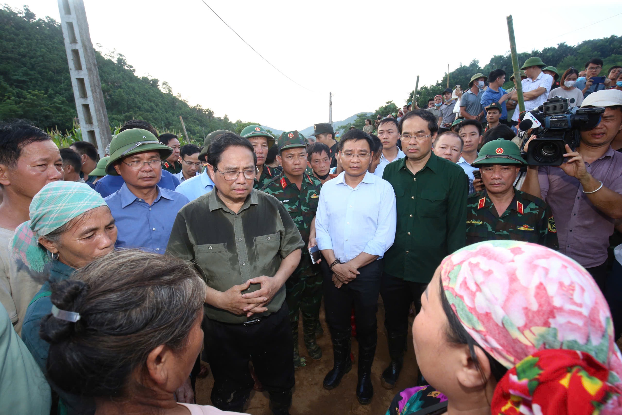 Thủ tướng Phạm Minh Chính: Trước 31/12 phải tái lập được thôn Làng Nủ- Ảnh 3.