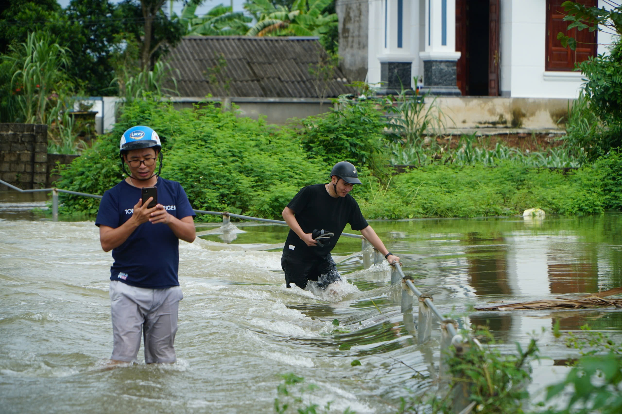 Lũ trên sông Bưởi dâng cao, hơn 200 nhà dân ở Thanh Hóa bị ngập- Ảnh 4.