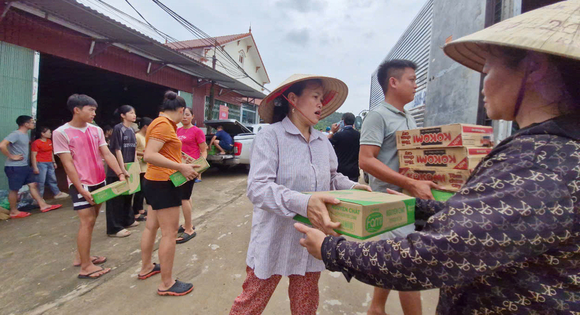 Những chuyện ghi từ tâm lũ: “Sống 60 năm chưa từng chứng kiến”- Ảnh 1.