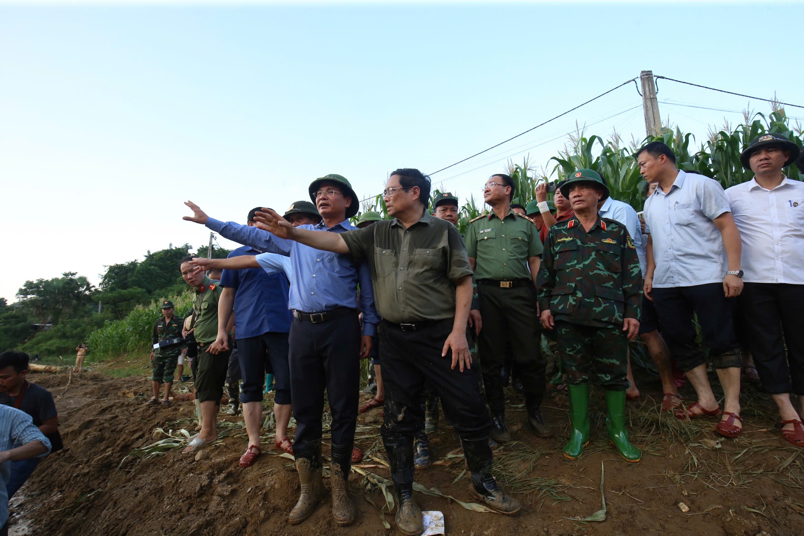 Thủ tướng Phạm Minh Chính: Trước 31/12 phải tái lập được thôn Làng Nủ- Ảnh 2.