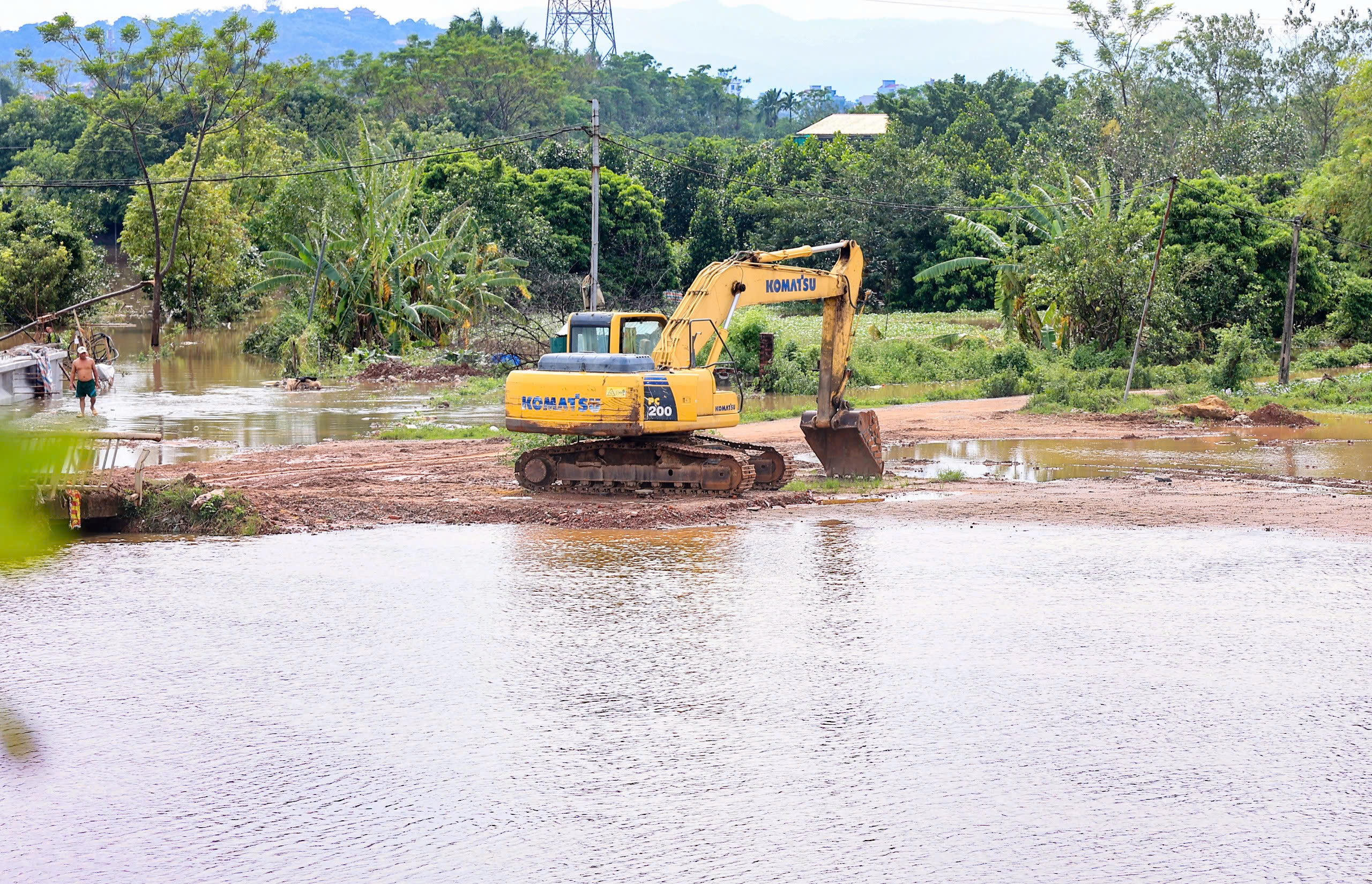 Hà Nội: Nhiều công trình giao thông trọng điểm vẫn thi công cầm chừng vì úng ngập sau bão- Ảnh 4.