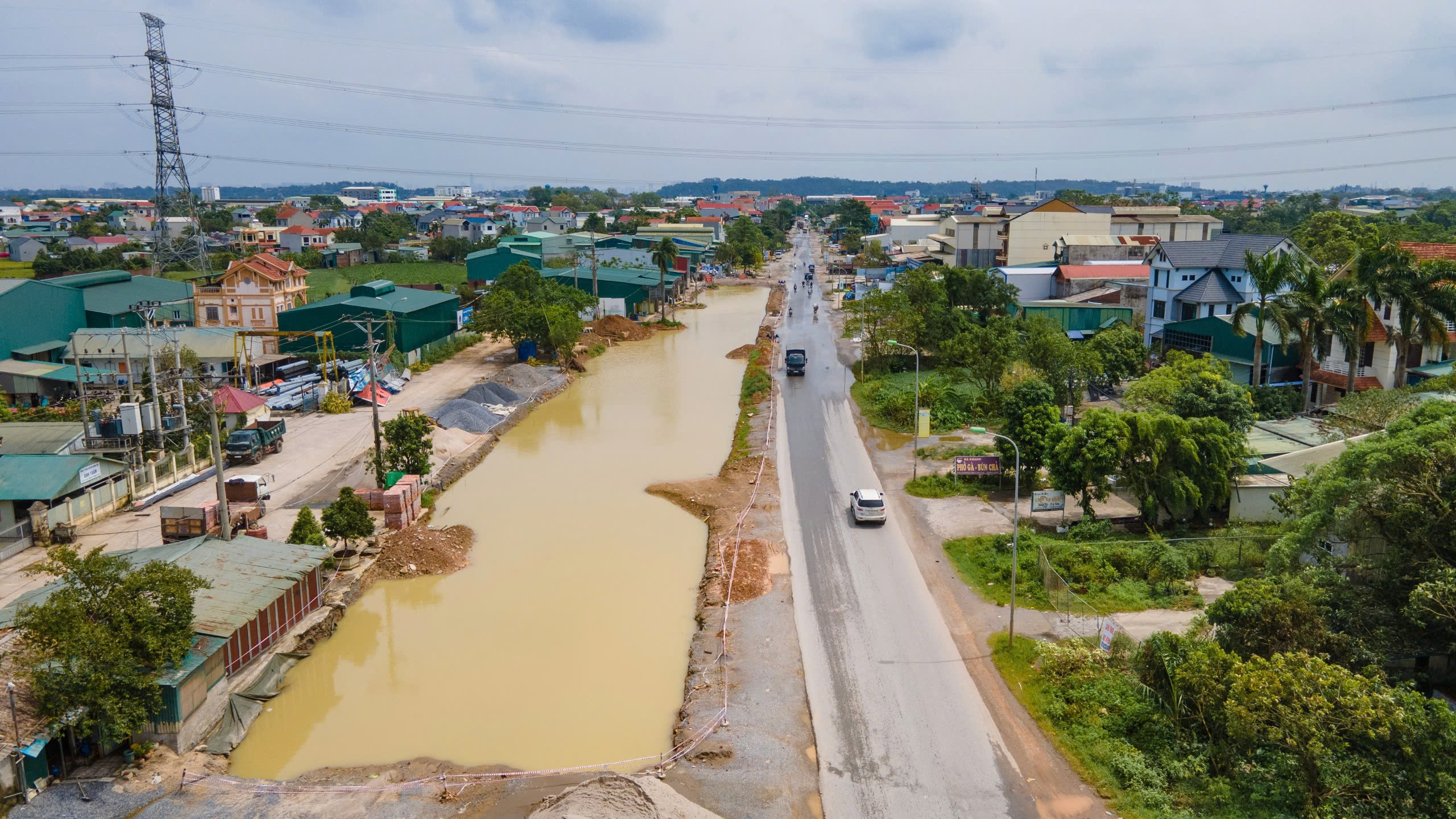 Hà Nội: Nhiều công trình giao thông trọng điểm vẫn thi công cầm chừng vì úng ngập sau bão- Ảnh 11.