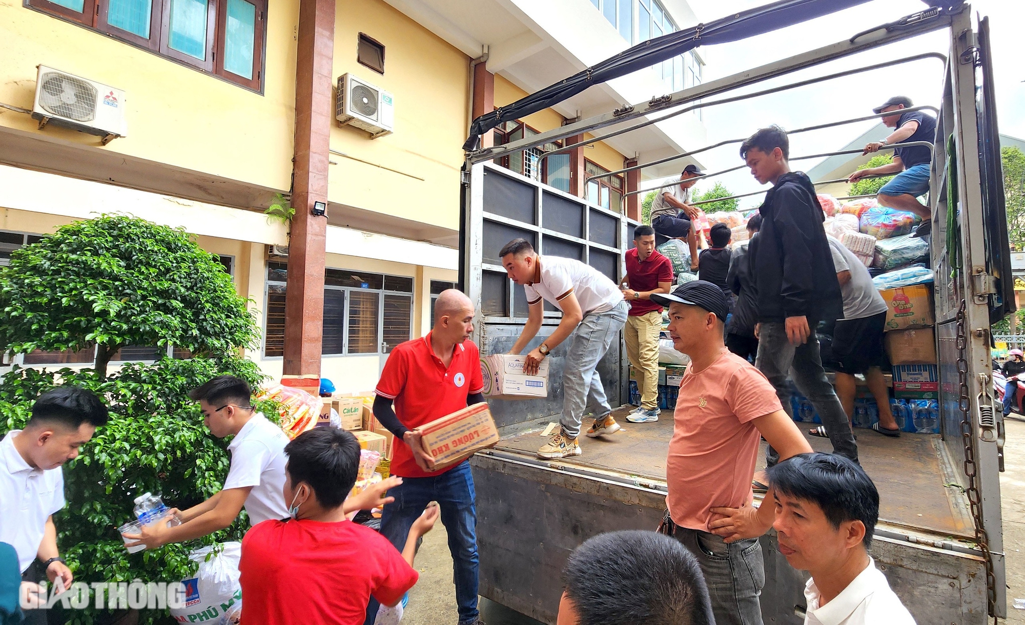 Những chuyến xe chạy xuyên đêm, đưa tấm lòng người dân Tây Nguyên ra Bắc- Ảnh 9.