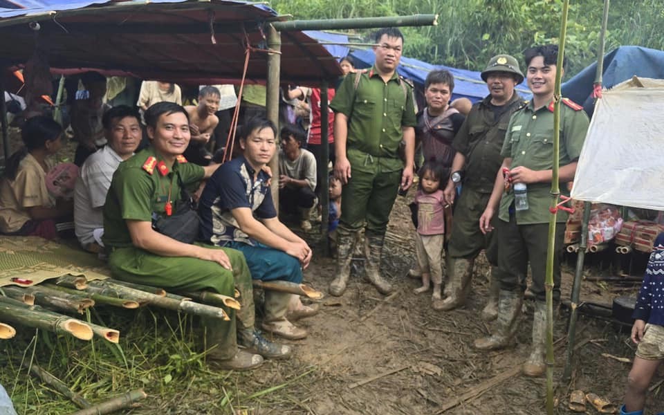 Toàn cảnh cuộc sống 115 người dân thôn Kho Vàng tại nơi lánh nạn trên núi