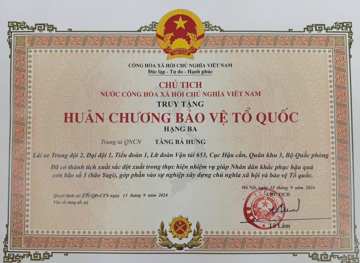 Truy tặng Huân chương Bảo vệ Tổ quốc hạng Ba cho trung tá Tăng Bá Hưng- Ảnh 1.