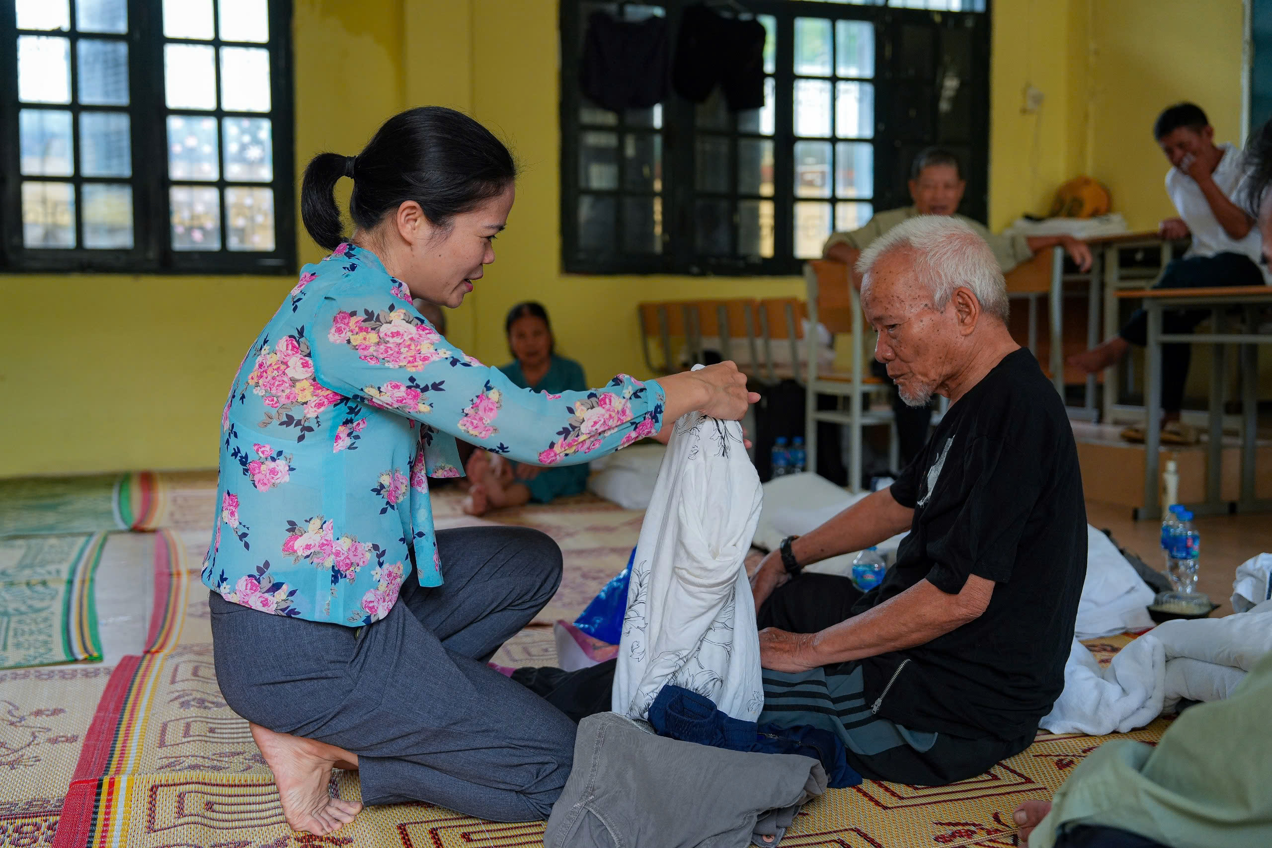 Cận cảnh cuộc sống của người dân tránh lũ ở Thủ đô- Ảnh 4.