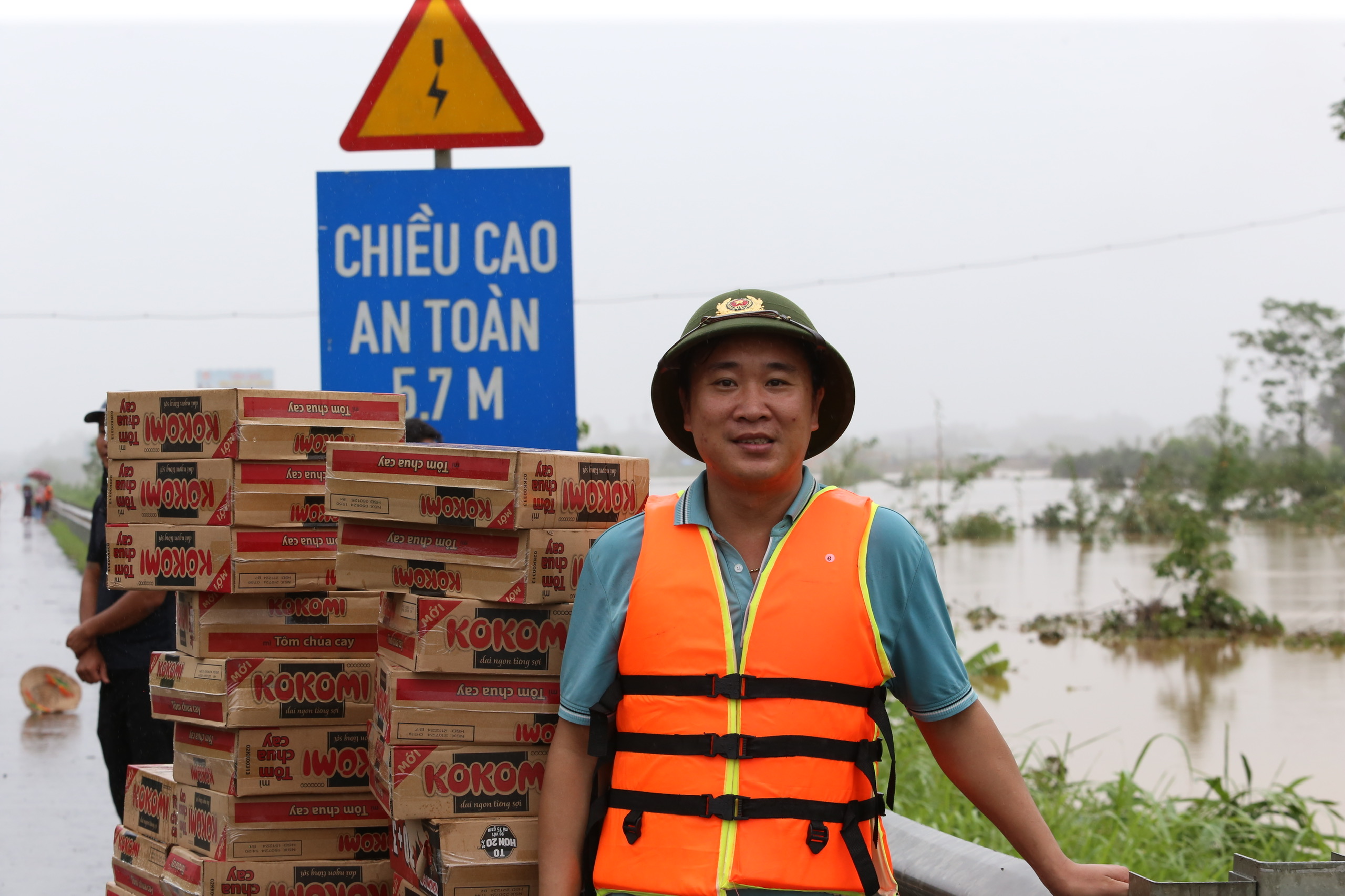 "Bố nói đi cứu trợ rồi không về nữa"- Ảnh 4.