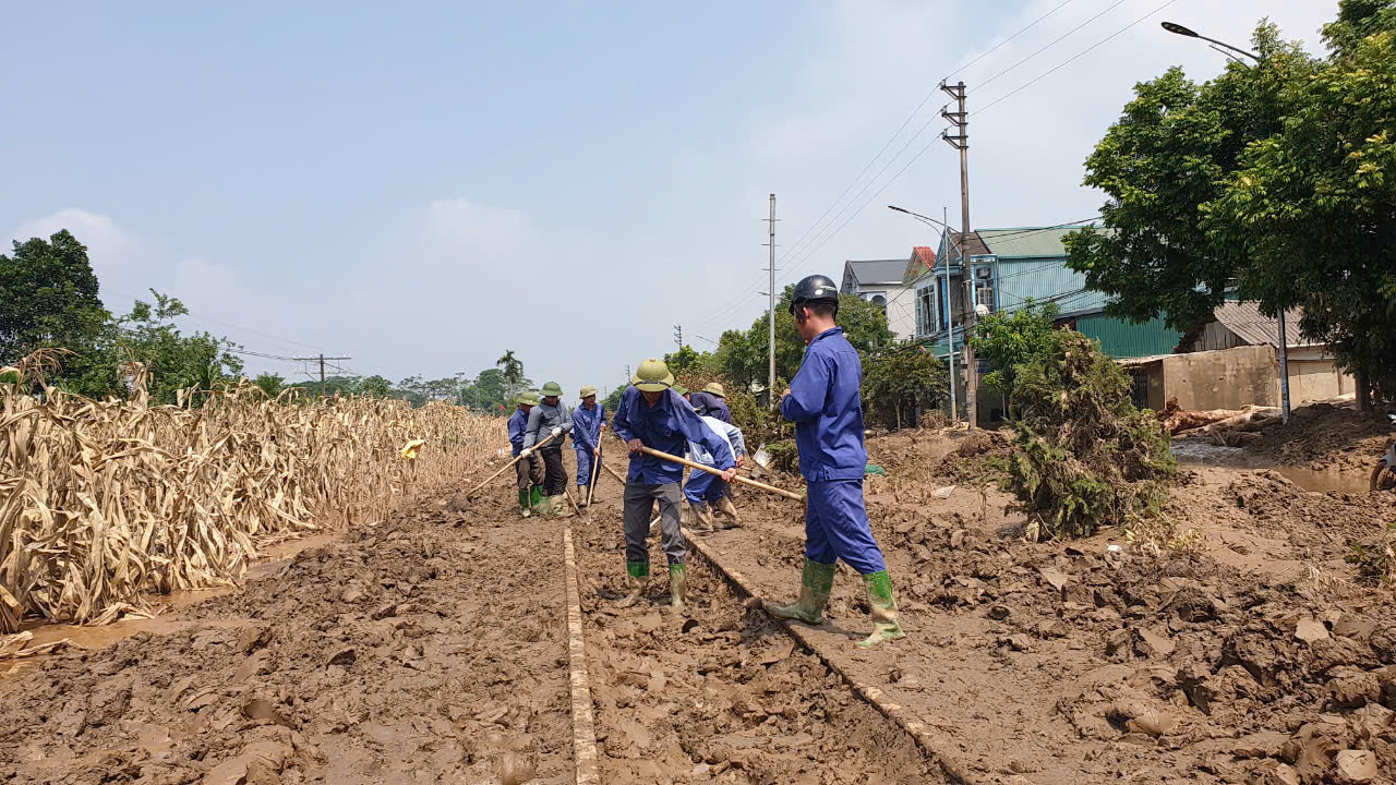 Thông toàn tuyến đường sắt Yên Viên - Lào Cai- Ảnh 2.