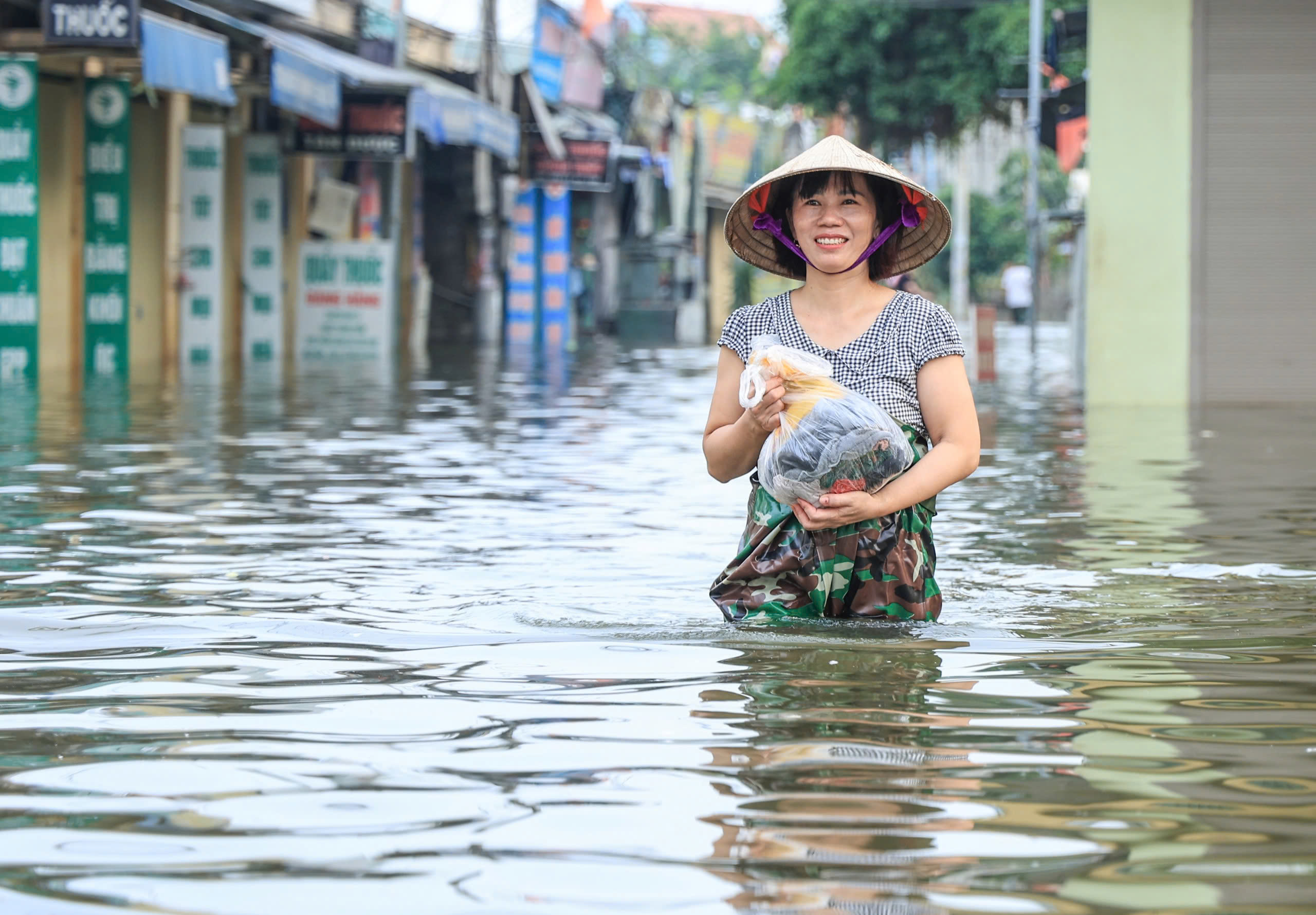 1.000 bánh tét Cần Thơ "bay" tới vùng lụt Hà Nam chỉ sau nửa ngày- Ảnh 4.