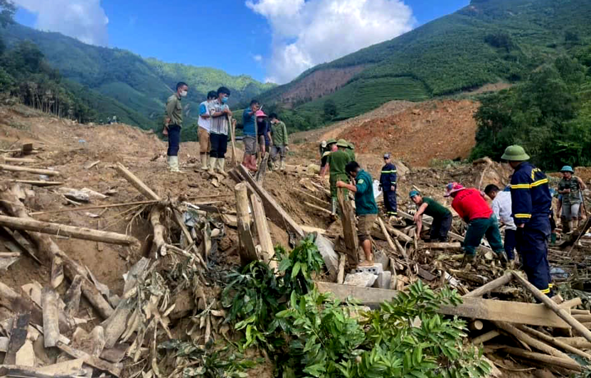 Tính toán di dời những bản làng ven sông, suối- Ảnh 1.