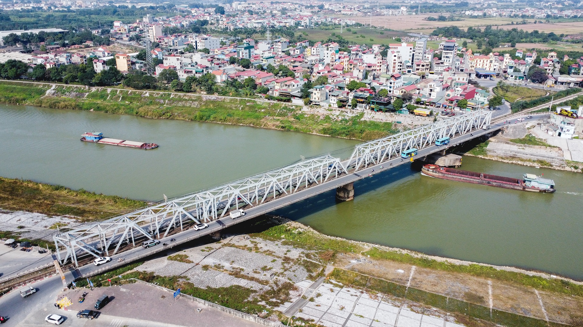 Thông tuyến vận tải thủy qua cầu Đuống- Ảnh 1.