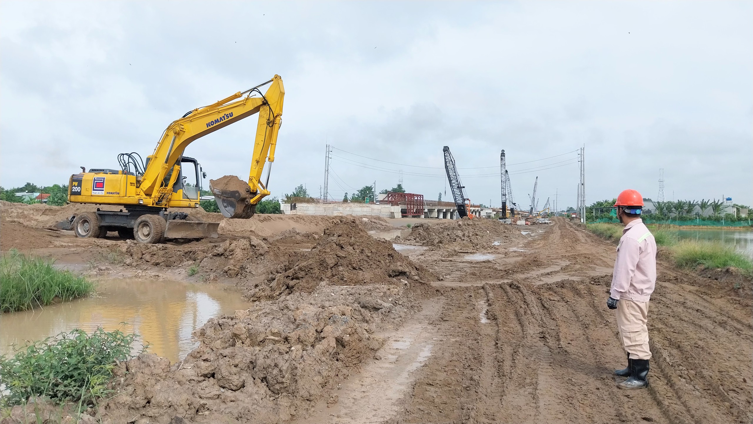 Có cát, cao tốc Cao Lãnh - An Hữu bứt phá thi công- Ảnh 2.