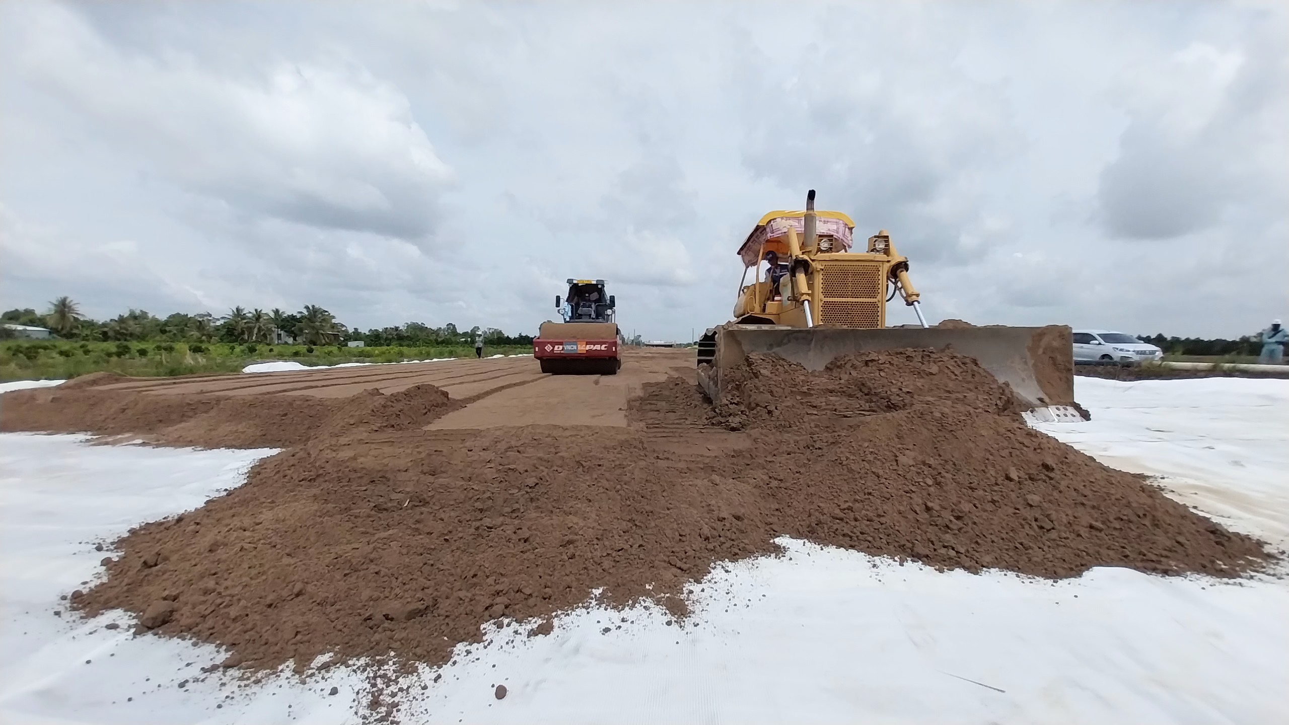 Có cát, cao tốc Cao Lãnh - An Hữu bứt phá thi công- Ảnh 4.