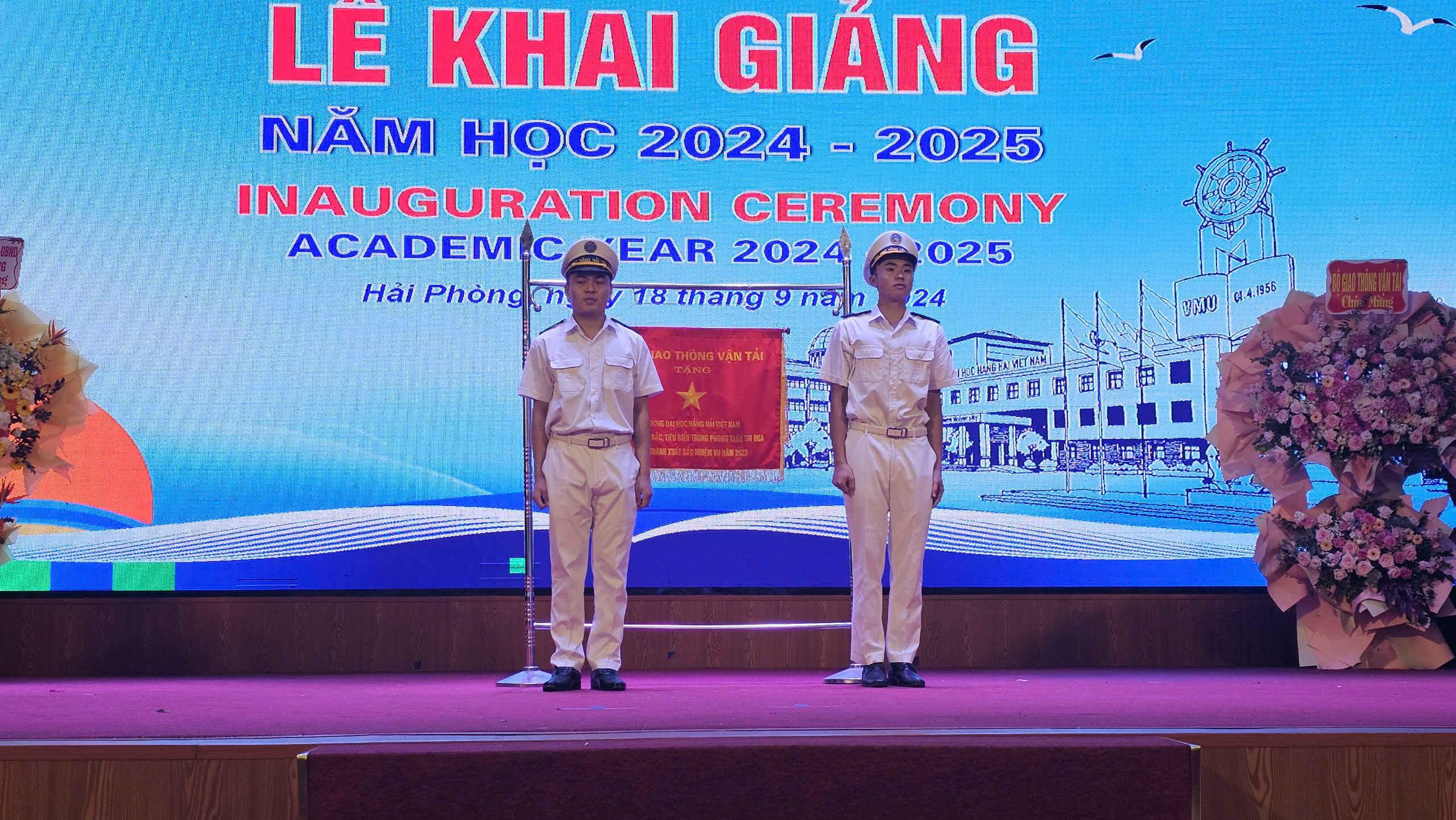 Trường Đại học Hàng hải Việt Nam vinh dự đón nhận cờ thi đua của Bộ GTVT
- Ảnh 3.