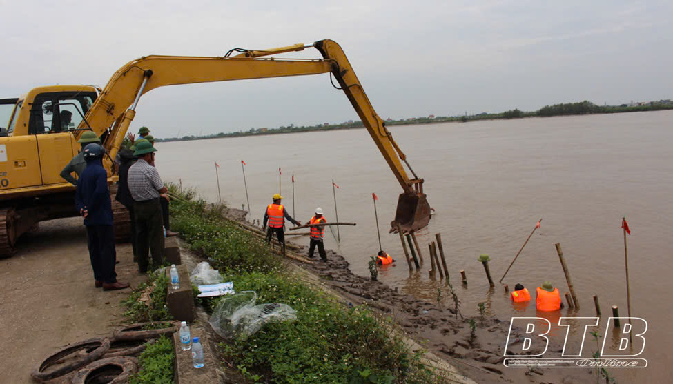 Thái Bình sạt lở kè đê bối cửa sông tả Hồng Hà- Ảnh 1.