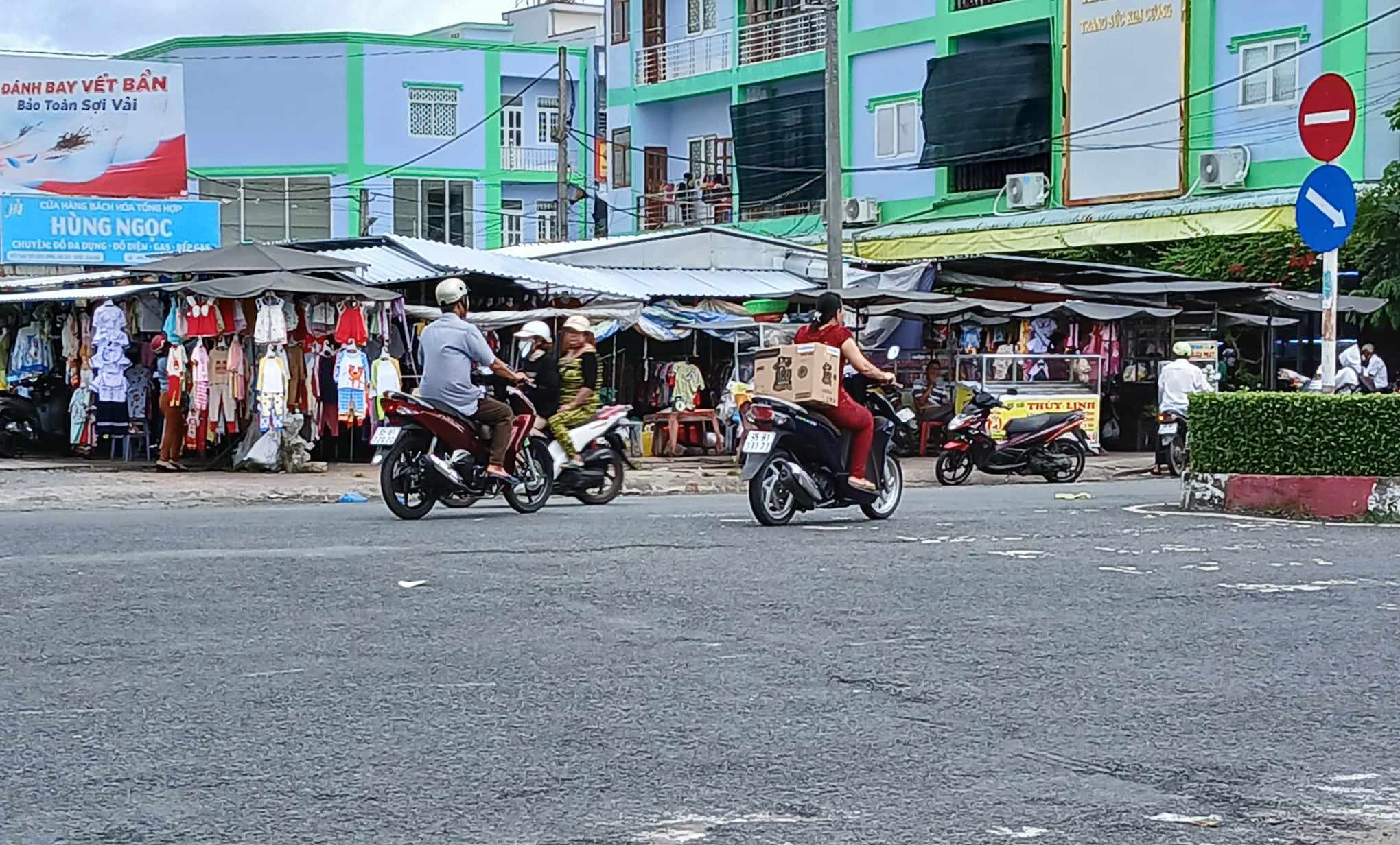 Đoạn đường bất an trên phố huyện ở Hậu Giang: Tai nạn như cơm bữa, vì sao dân vẫn đi liều?- Ảnh 1.