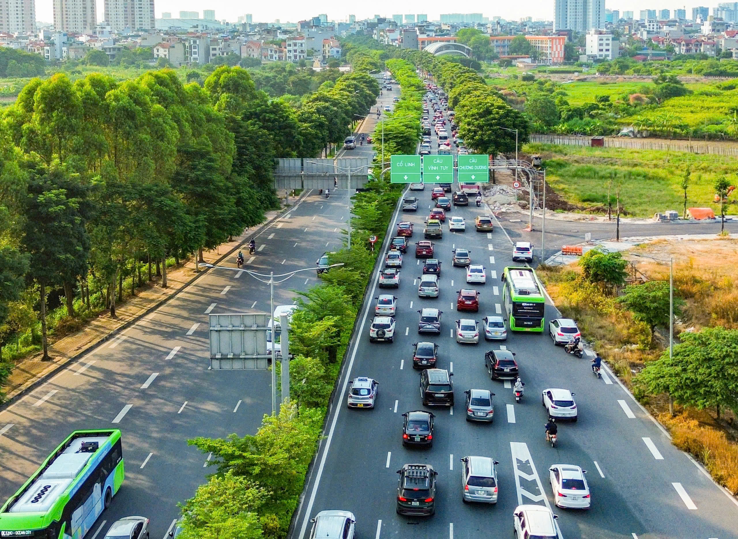 Người dân ùn ùn trở lại Thủ đô dù chưa hết kỳ nghỉ lễ- Ảnh 9.