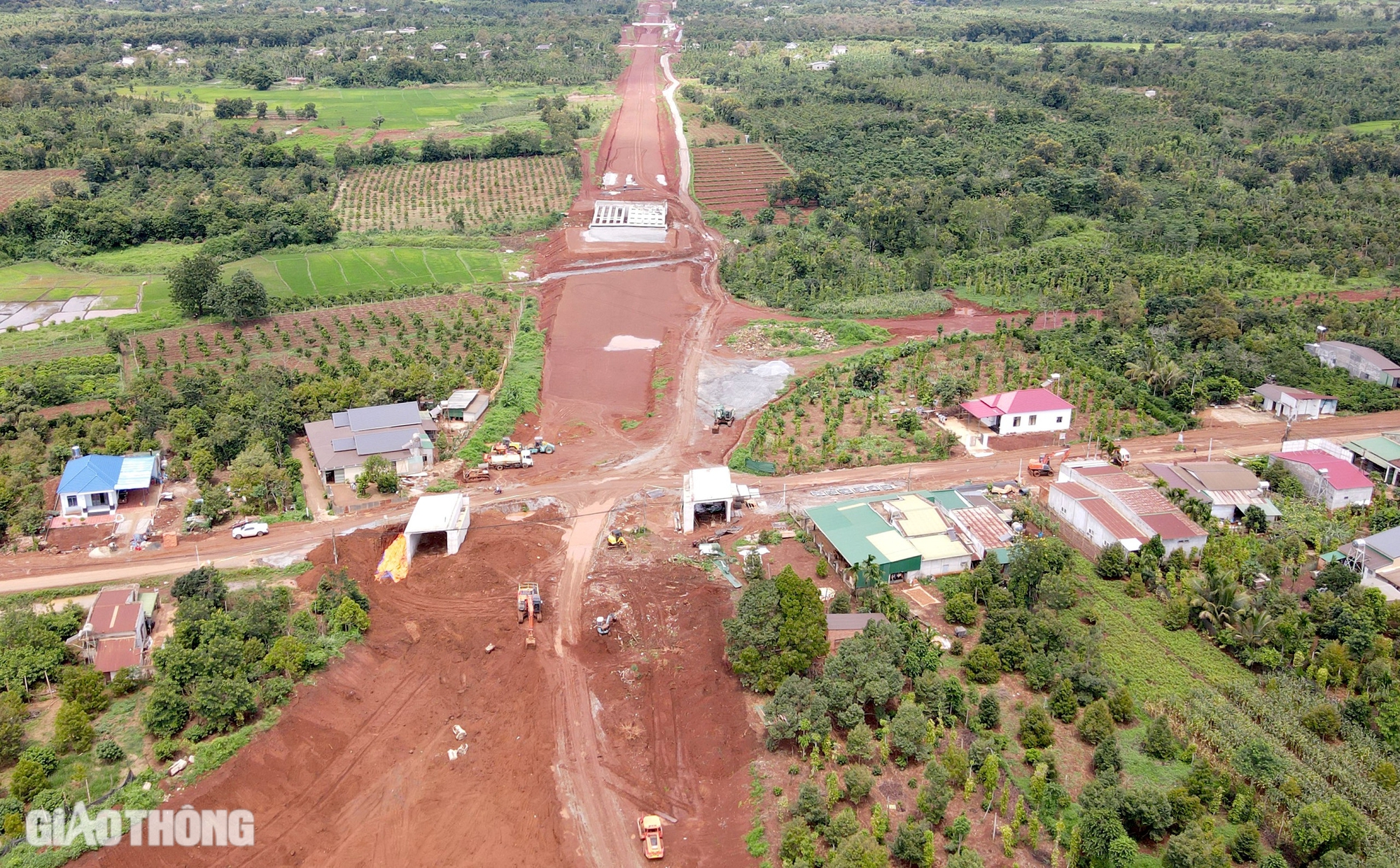 Rộn tiếng máy trên công trường cao tốc Khánh Hòa - Buôn Ma Thuột giữa kỳ nghỉ lễ 2/9- Ảnh 10.