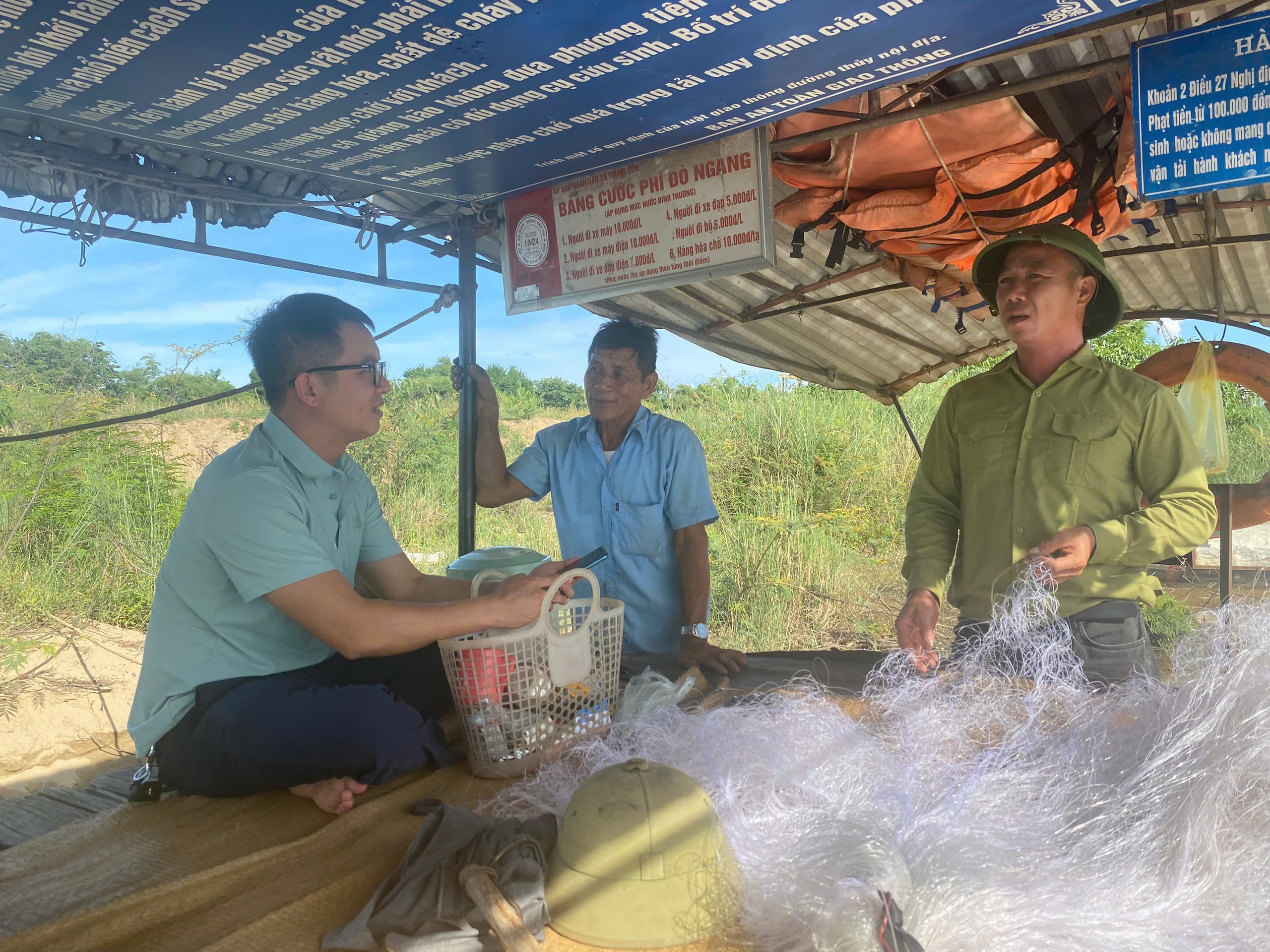 Người lái đò trên sông Lam vui mừng vì sắp... thất nghiệp- Ảnh 2.