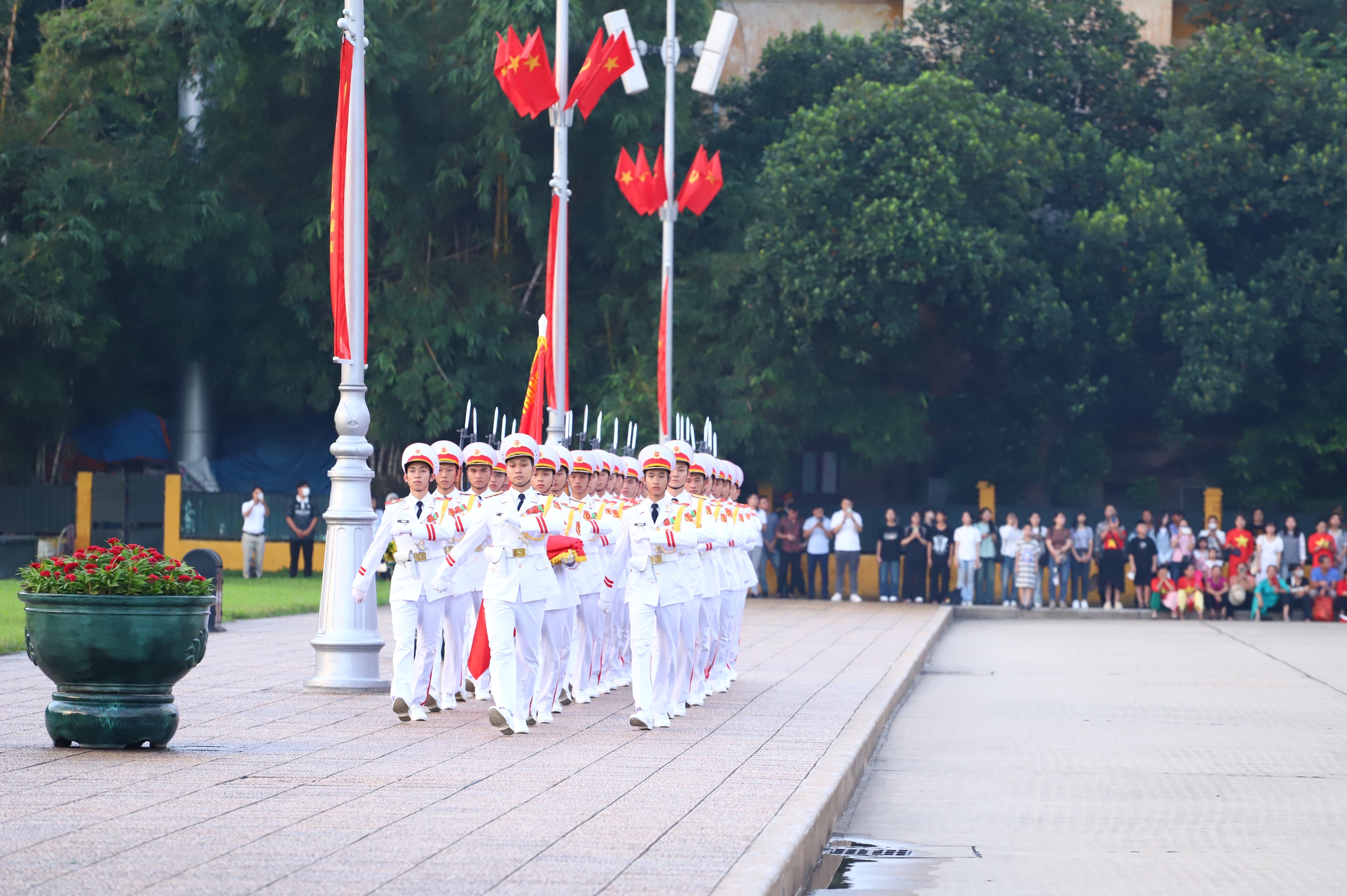 Thiêng liêng lễ thượng cờ tại Quảng trường Ba Đình ngày Quốc khánh- Ảnh 3.