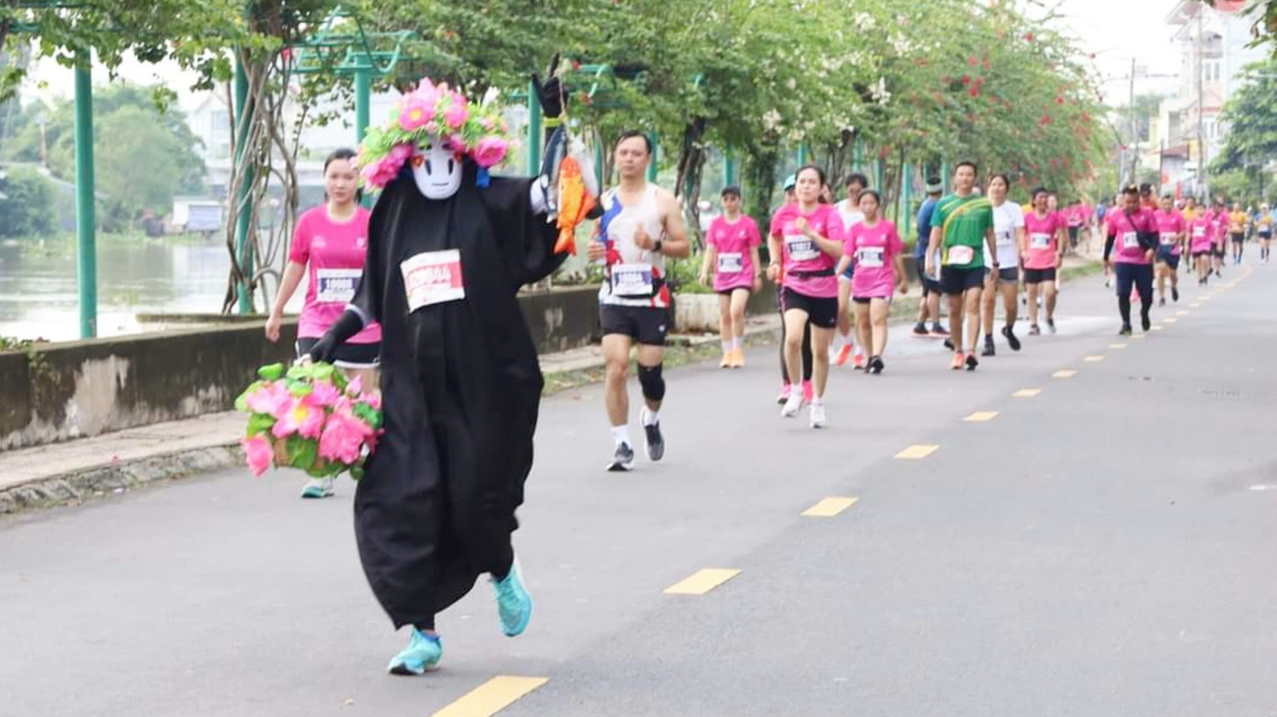Giải Marathon Đất Sen hồng - Đồng Tháp có gần 10.000 vận động viên tham gia- Ảnh 1. Giải Marathon Đất Sen hồng - Đồng Tháp có gần 10.000 vận động viên tham gia- Ảnh 1.