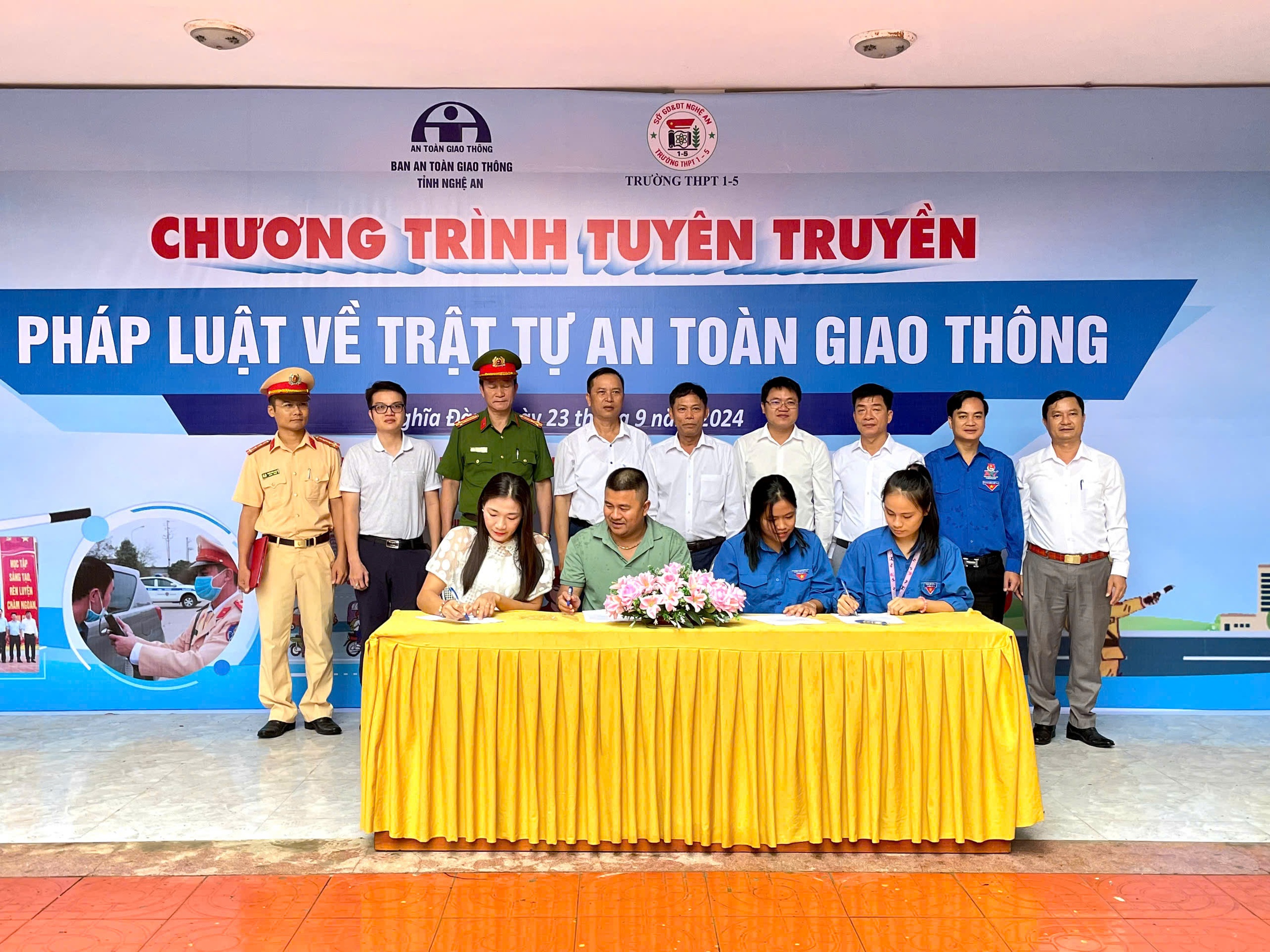 Gần 1.400 học sinh được phổ biến pháp luật về trật tự an toàn giao thông- Ảnh 1.