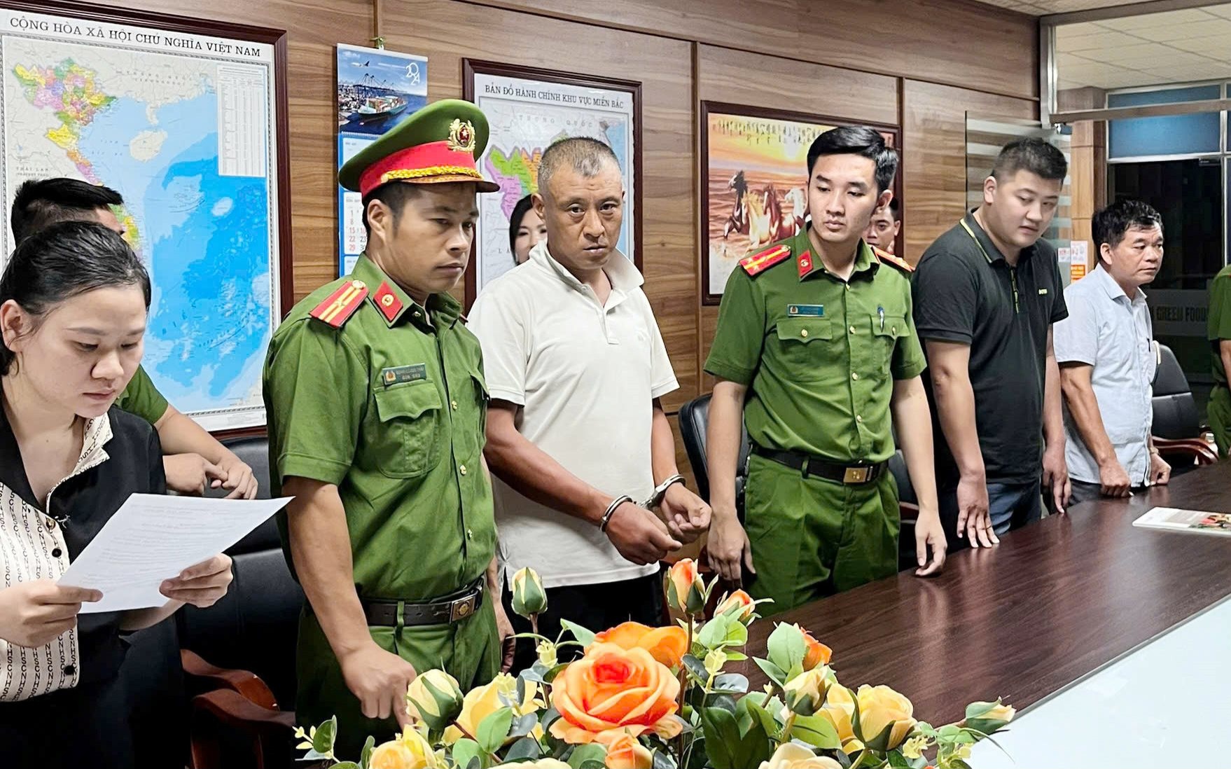 Đổ thải gây ô nhiễm môi trường, một đối tượng mang quốc tịch Trung Quốc bị khởi tố- Ảnh 1.