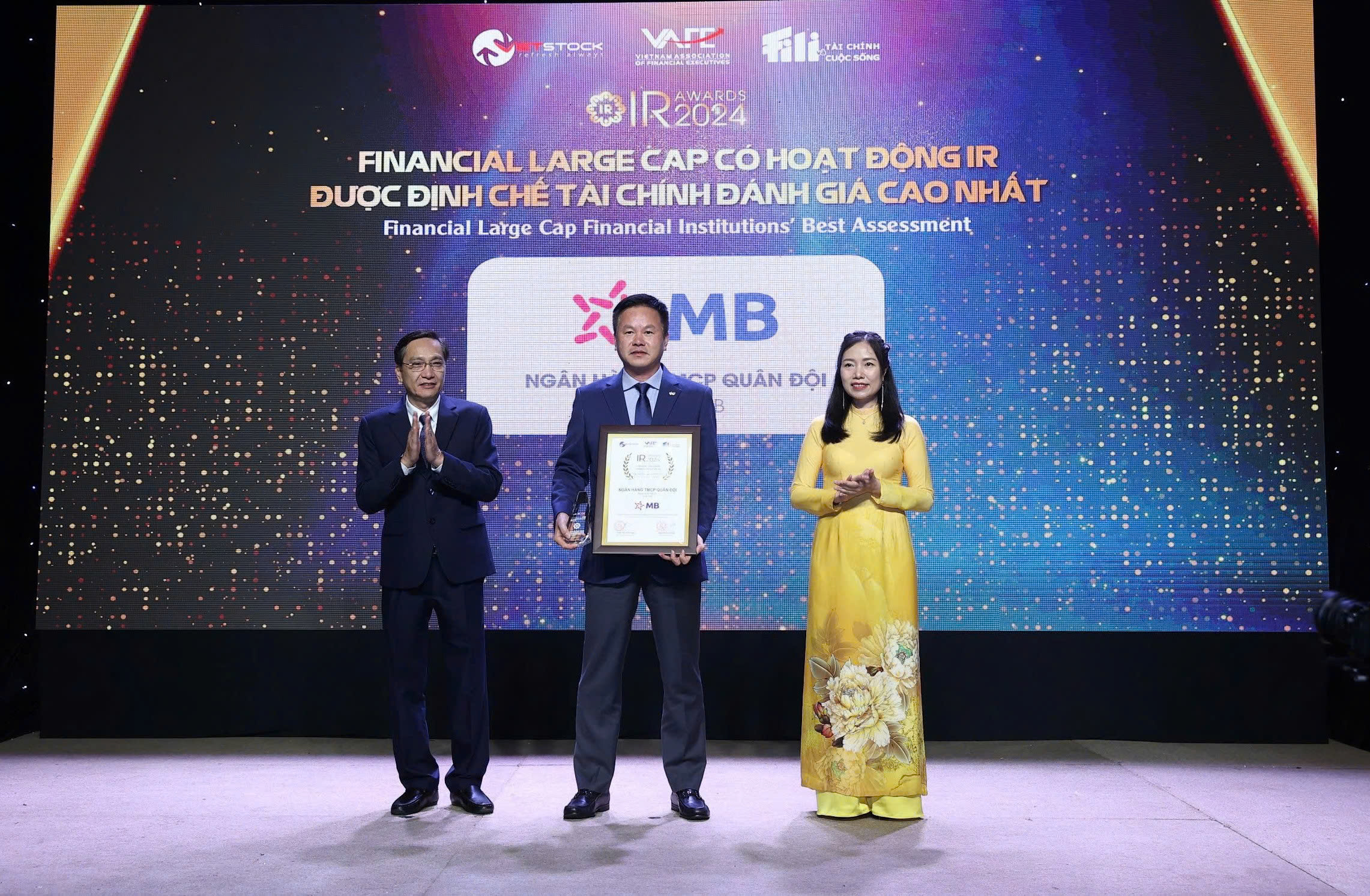 MB nhận "cú đúp" giải thưởng tại IR Awards 2024- Ảnh 2.