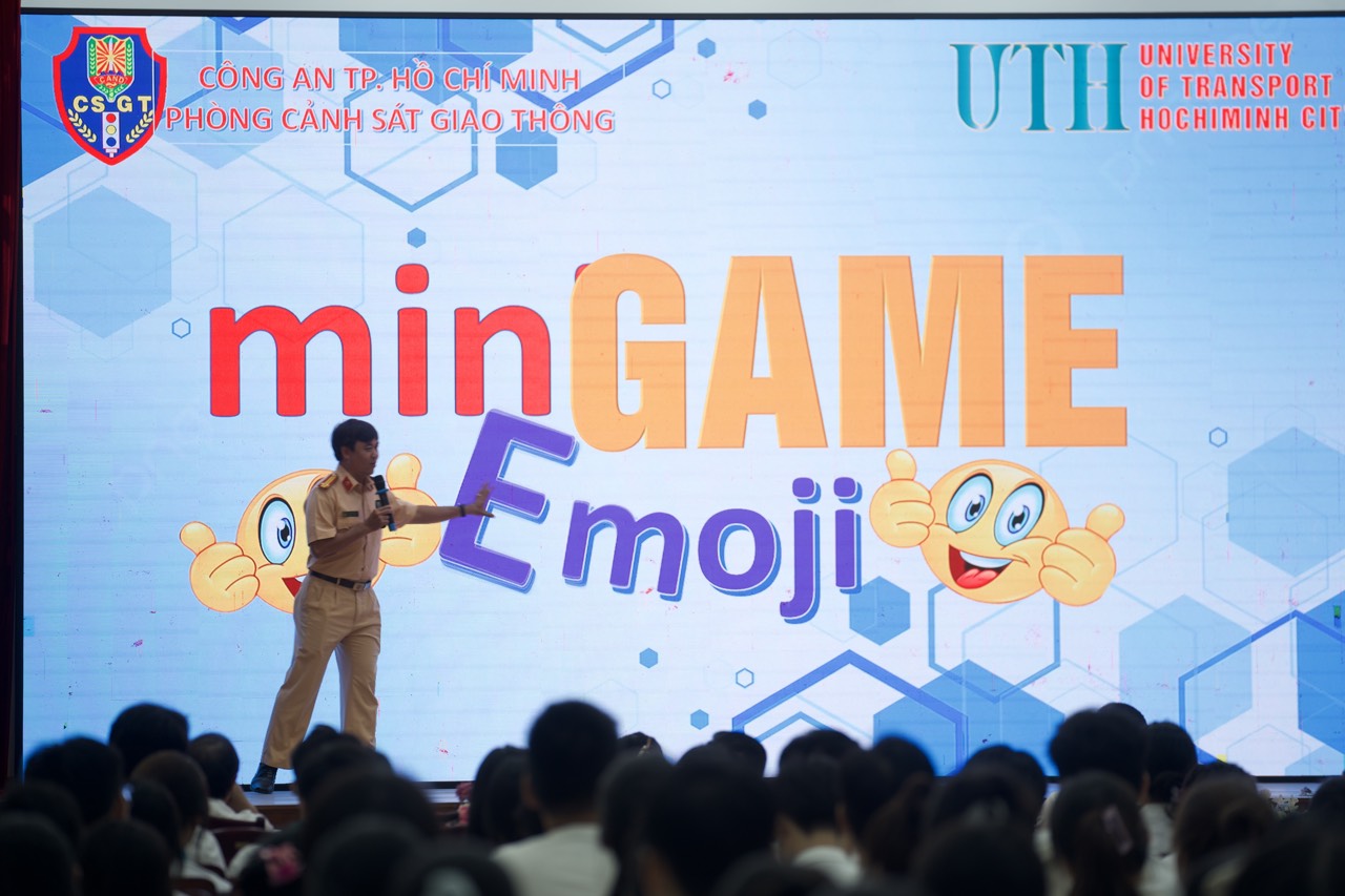 Hơn 800 sinh viên ĐH GTVT TP.HCM sôi nổi chơi game đố vui về ATGT- Ảnh 2.