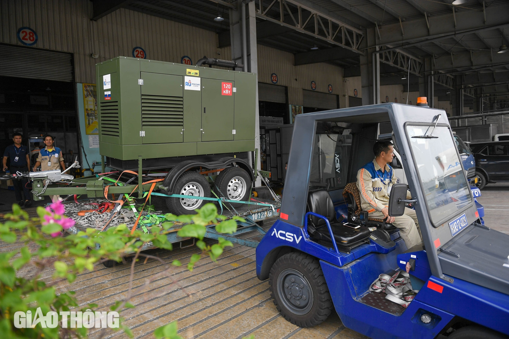 Lô hàng viện trợ đặc biệt của Nga từ Nội Bài lên đường tới Lào Cai- Ảnh 6.