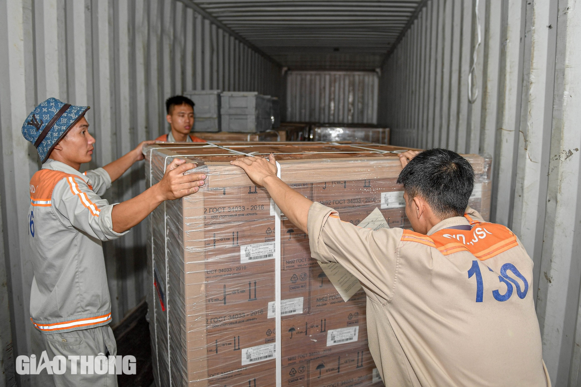 Lô hàng viện trợ đặc biệt của Nga từ Nội Bài lên đường tới Lào Cai- Ảnh 14.