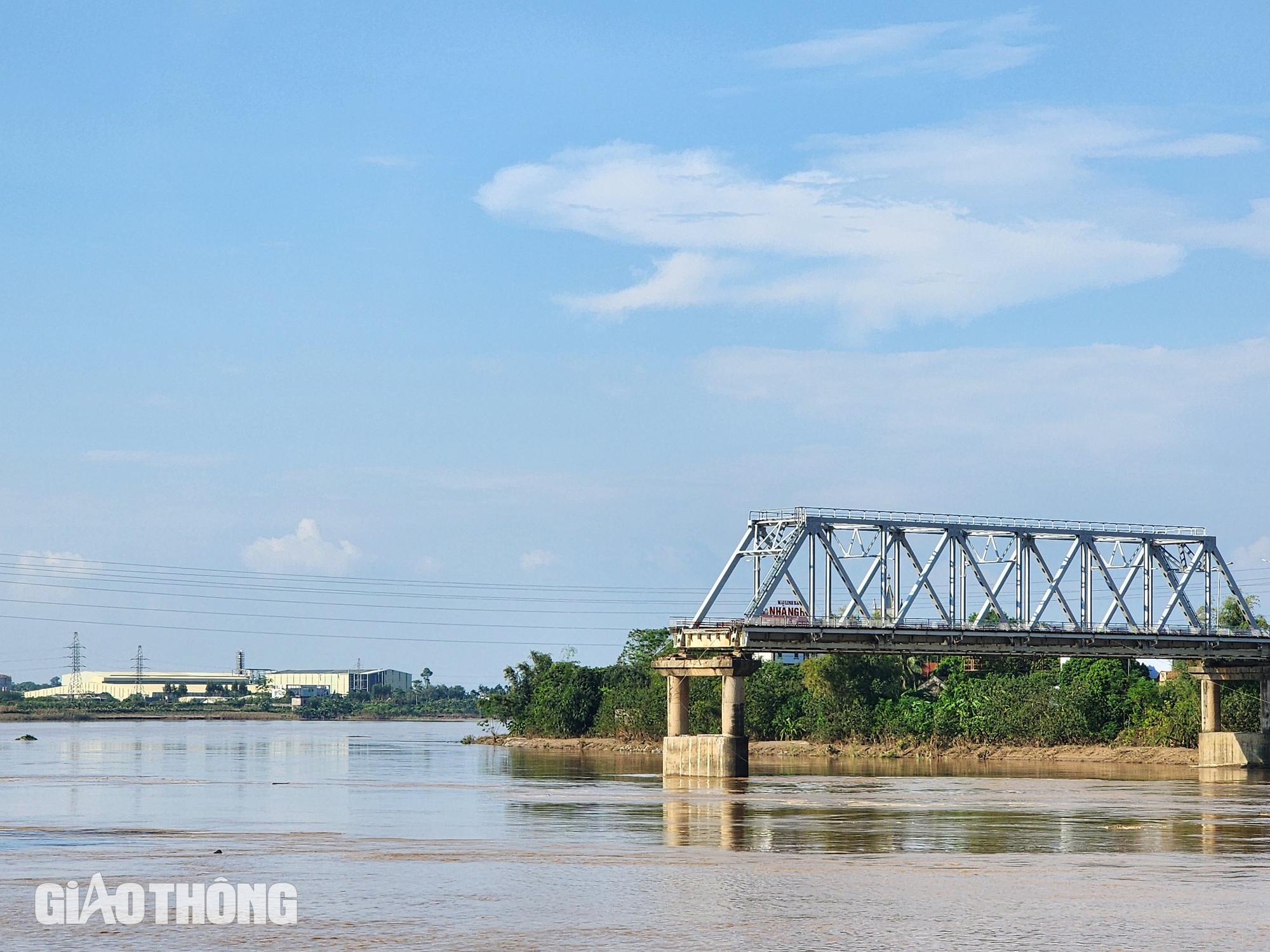 Phú Thọ đề xuất chỉ định thầu rút gọn, xây cầu Phong Châu mới gần 900 tỷ- Ảnh 1.