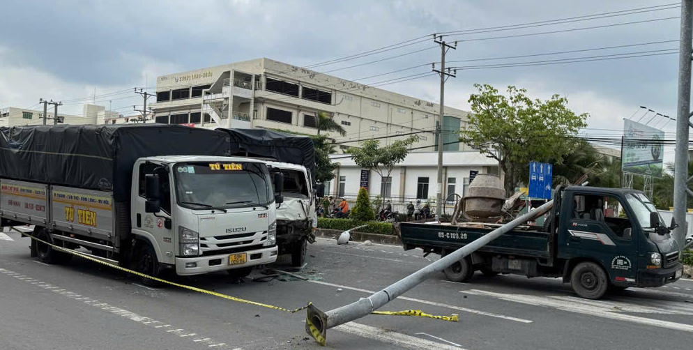 Kẻ cướp xe tải gây tai nạn liên hoàn trên quốc lộ 91, một người tử vong- Ảnh 1.