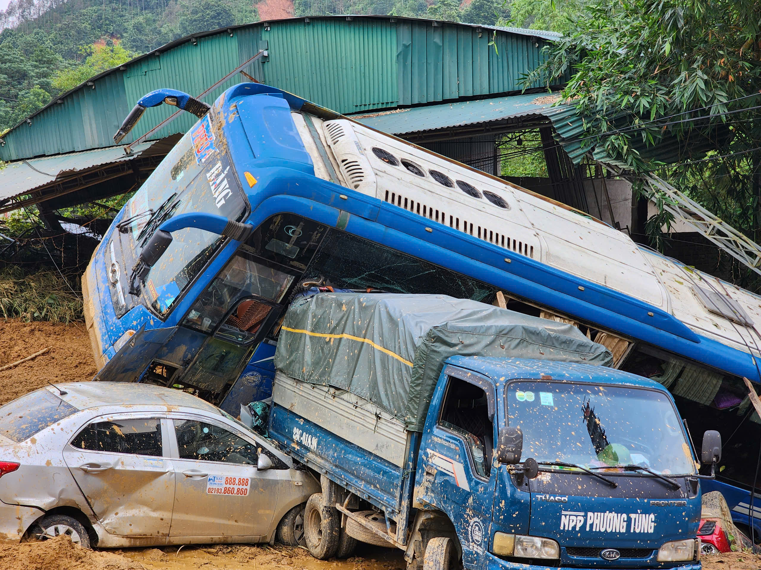 Vụ sạt lở đất ở Hà Giang đang được cứu hộ ra sao?- Ảnh 7.