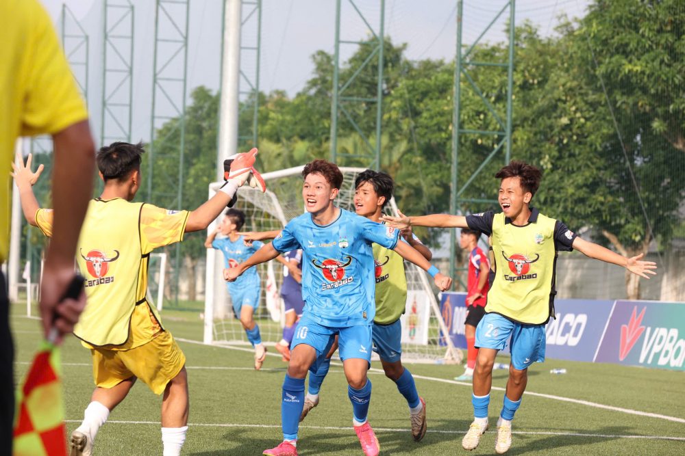 Giải U15 Quốc gia 2024: Đội bóng nhà bầu Đức vùi dập Long An- Ảnh 1.