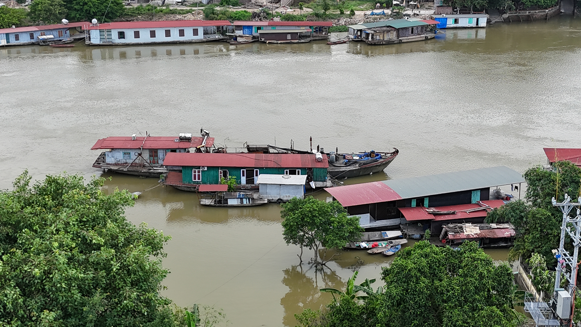 Làng Nguyệt Đức nằn giữa trên sông Cầu