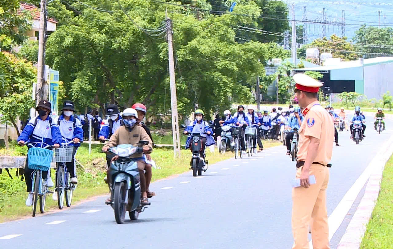 Gia Lai: Nhiều giải pháp đảm bảo ATGT đầu năm học mới- Ảnh 2.